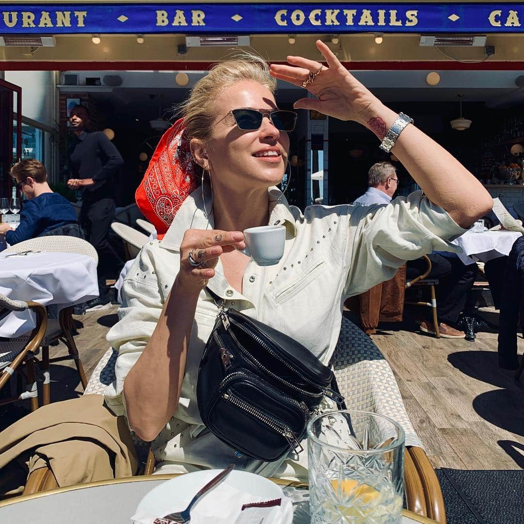 Burcu Esmersoyさんのインスタグラム写真 - (Burcu EsmersoyInstagram)「hello summer! is that you? photo credit ❤️」4月27日 19時50分 - burcues