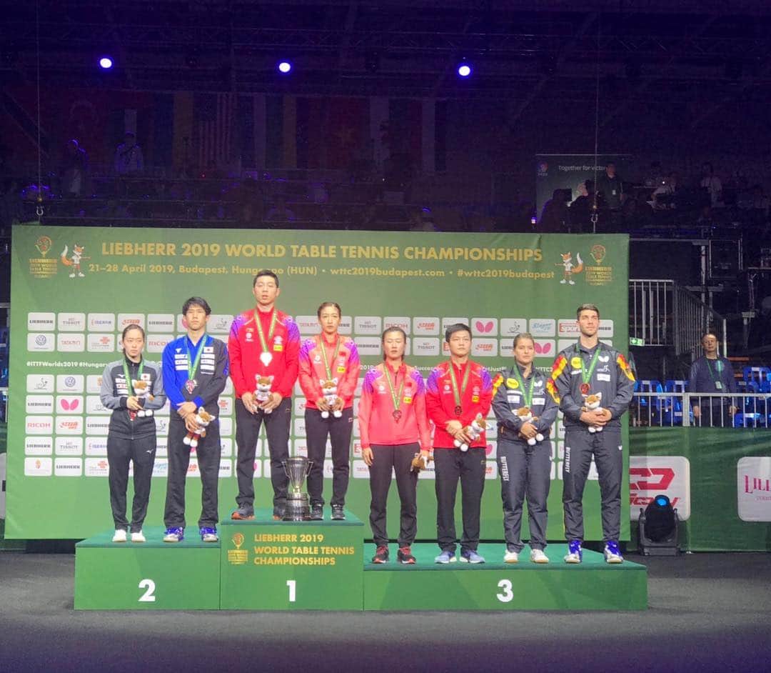 吉村真晴さんのインスタグラム写真 - (吉村真晴Instagram)「世界卓球2019 in ブダペスト。 銀メダルで終えました。 3大会連続、決勝の舞台で戦えたことを誇りに思います。 石川さんと共に戦えて 楽しかったです。 ありがとうございました！」4月27日 19時51分 - 0803_maharu
