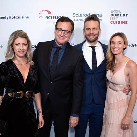 ジョン・ブラザートンさんのインスタグラム写真 - (ジョン・ブラザートンInstagram)「What a night! #coolcomedyhotcuisine @srfcure @bobsaget srfcure.org #sclerodermaawareness 🙏👆」4月28日 1時17分 - johnbrotherton