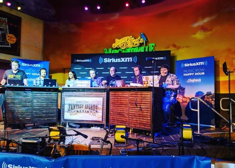 リサ・アンさんのインスタグラム写真 - (リサ・アンInstagram)「We are live on @siriusxmfantasy At Margaritaville #Nashville visit it listen live! Sirius 210 XM 87 and on the @siriusxm app.」4月28日 1時18分 - thereallisaann