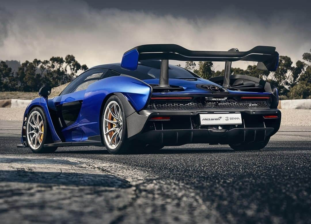 McLaren Automotiveさんのインスタグラム写真 - (McLaren AutomotiveInstagram)「The #McLarenSenna - personification of McLaren’s DNA at its most extreme. A track focused monster that is road legal. Inspired by one of McLaren’s greatest ever racing drivers and dedicated to delivering the ultimate driving experience. #UltimateMonth」4月27日 20時01分 - mclarenauto