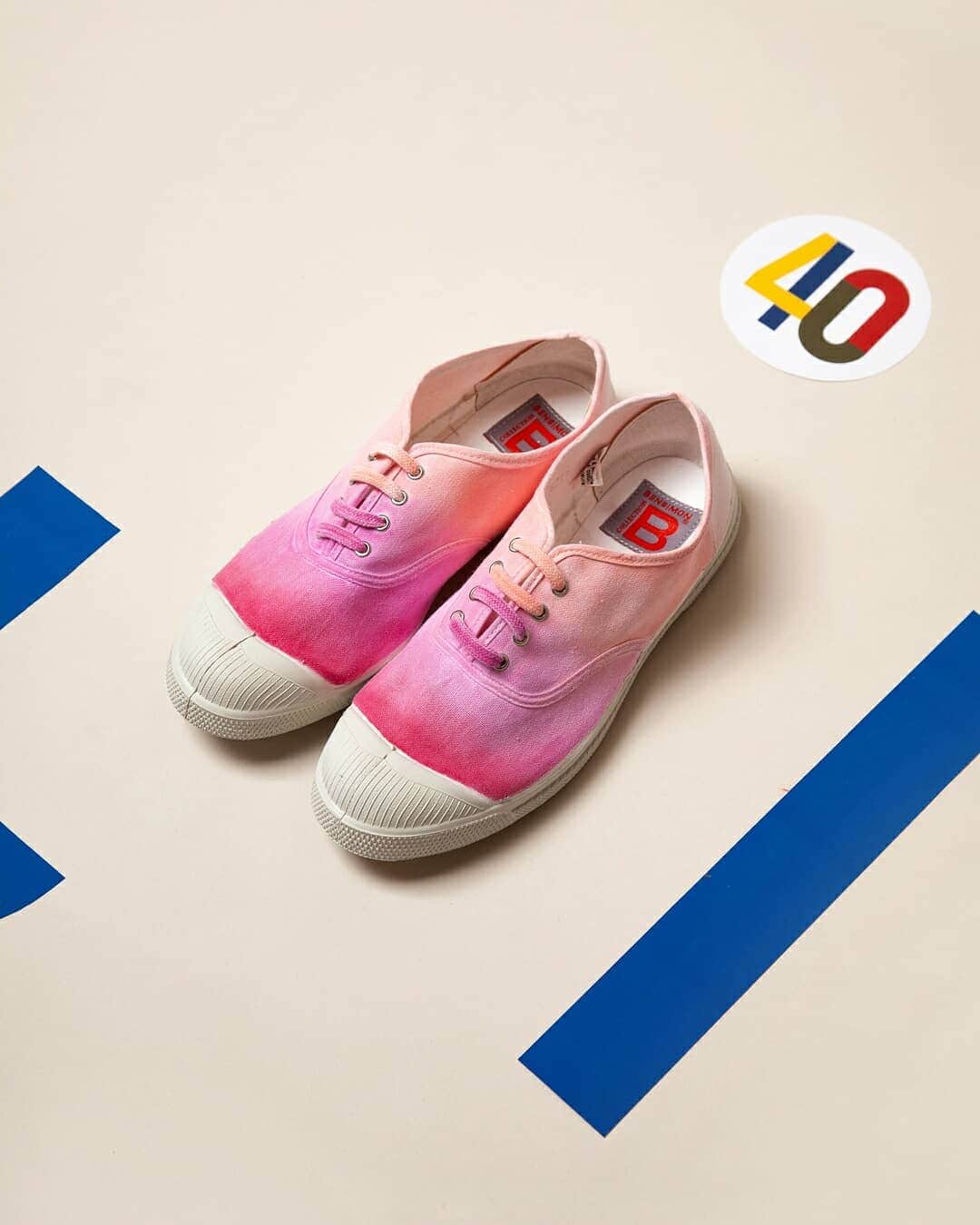 ベンシモンのインスタグラム：「- Pink & red watercolor - Bensimon by @julie.flamingo Déclinaison autour des couleurs du flamant rose... Inspirée par Rothco, Anne Nowatz et les couleurs de Copenhague une ville que Julie apprécie particulièrement ! 🇬🇧 Set around the flamingo's colors... Inspired by Rothco, Anne Nowatz and the colors of Copenhagen a city particularly appreciated by Julie! #bensimon40 #bensimonanniversary」