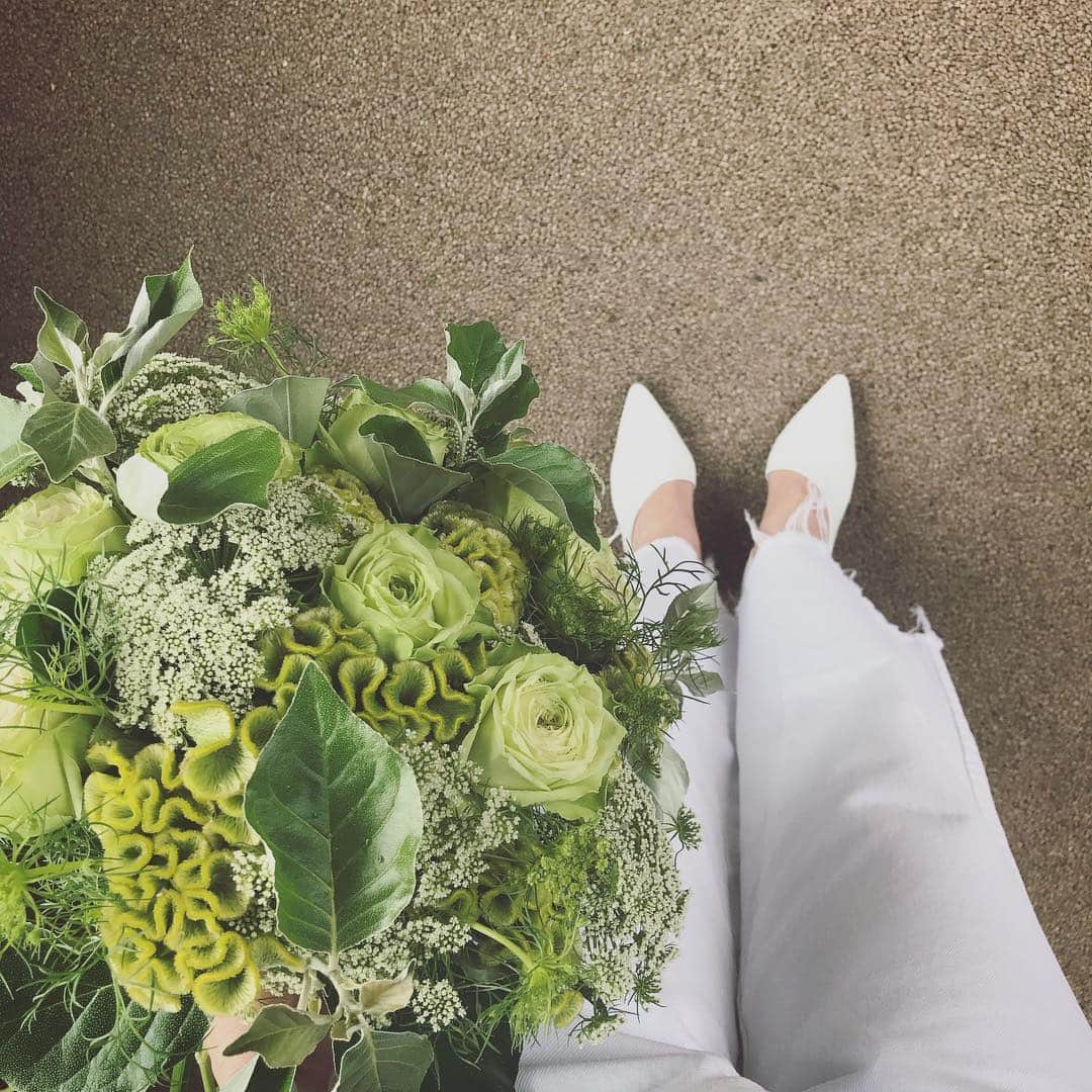 畑野ひろ子のインスタグラム：「グリーンのBIRTHDAYブーケ。 @willgarden_official  #flower #flowers #bouquet #green #birthday #willgarden」