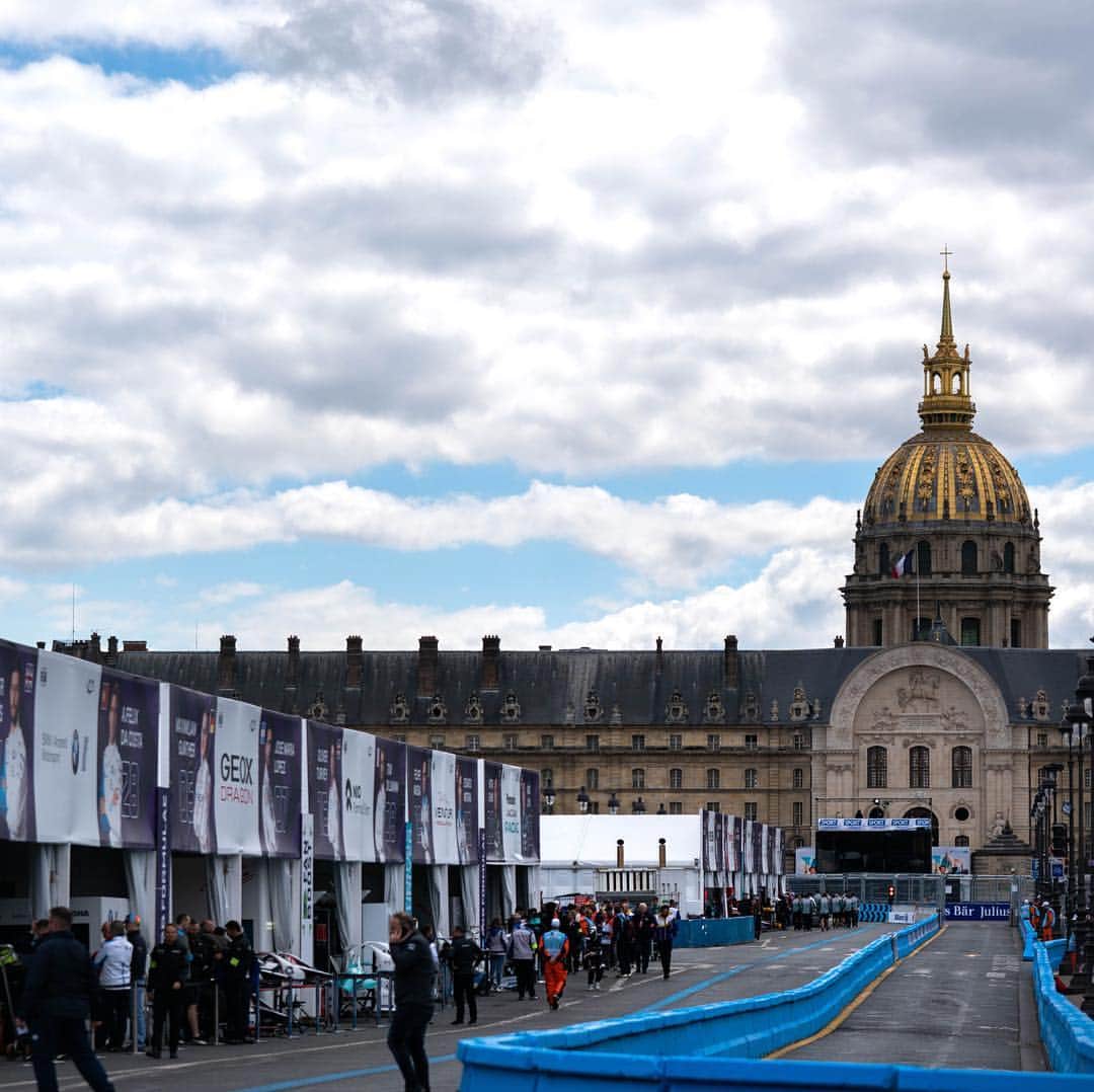 セバスチャン・ブエミさんのインスタグラム写真 - (セバスチャン・ブエミInstagram)「#ParisEPrix What a qualyfing ! Starting P3 for today’s race here in France ! Race starts at 4pm local time. Let’s do this ! ⚡️🚀」4月27日 20時07分 - sebastien_buemi