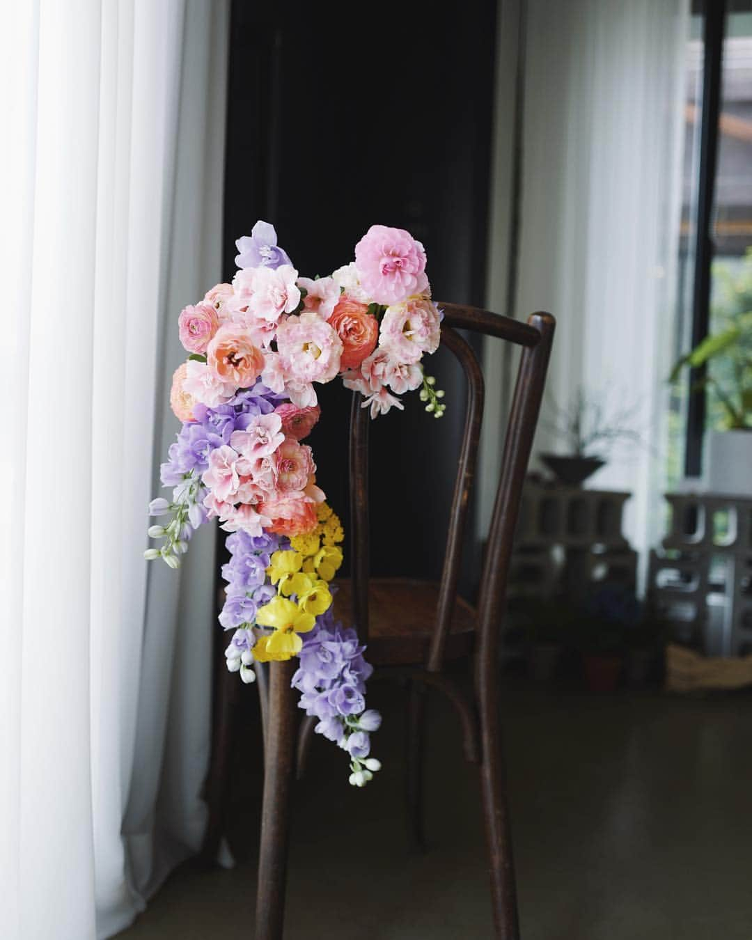 JF flower Shopさんのインスタグラム写真 - (JF flower ShopInstagram)「💜💜 Jf flower shop. . . . .#2019jfflowershop #jfflowershop #flower #florist #floral #flowerlesson #koreanflorist #flowerstagram  #koreanflower  #웨딩부케 #플로리스트 #플로리스트수업 #핸드타이드  #범계플라워레슨 #꽃꽂이 #플라워레슨 #꽃꽂이수업 #안양꽃집 #범계꽃집 #평촌꽃집 #과천꽃집 #인덕원꽃집 #동편마을꽃집 #포일동꽃집 #내손동꽃집 #의왕꽃집 #花#花艺#체어백플라워 #체어백데코」4月27日 20時11分 - jfflowershop