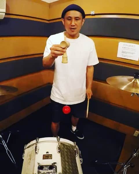おたこぷーのインスタグラム：「ドラム漫談 #12 ドラムけん玉 キングダムは教えてくれました。 明確で強いドラマ上の欲求！ 独自の考え方 態度、意見 変化 ありがとうございます。 お魅力的ぷーです。は？ #お笑い  #映画 #キングダム  #山崎賢人 #吉沢亮  #長澤まさみ  #おたこぷー」
