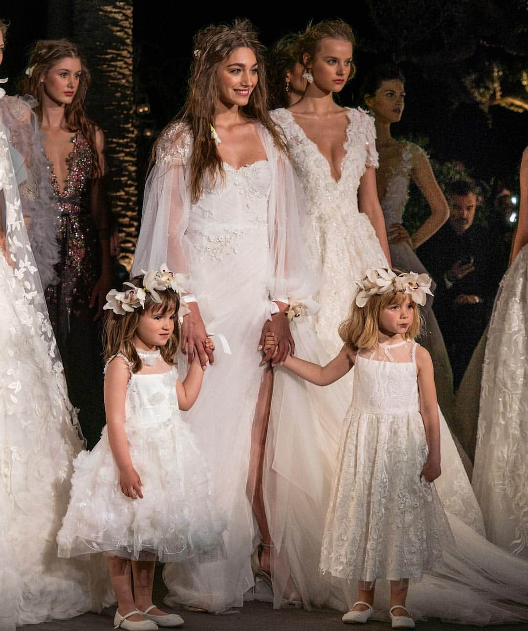 Marchesaさんのインスタグラム写真 - (MarchesaInstagram)「Debuting the Marchesa Notte Mini flower-girl dresses that were custom made for the Spring/Summer 2020 Marchesa Bridal collection at Valmont Barcelona Bridal Fashion Week. #marchesa #marchesabridal #ss20marchesabridal #marchesanottemini #vbbfw #barcelonabridalweek #bridal #flowergirl」4月27日 20時24分 - marchesafashion