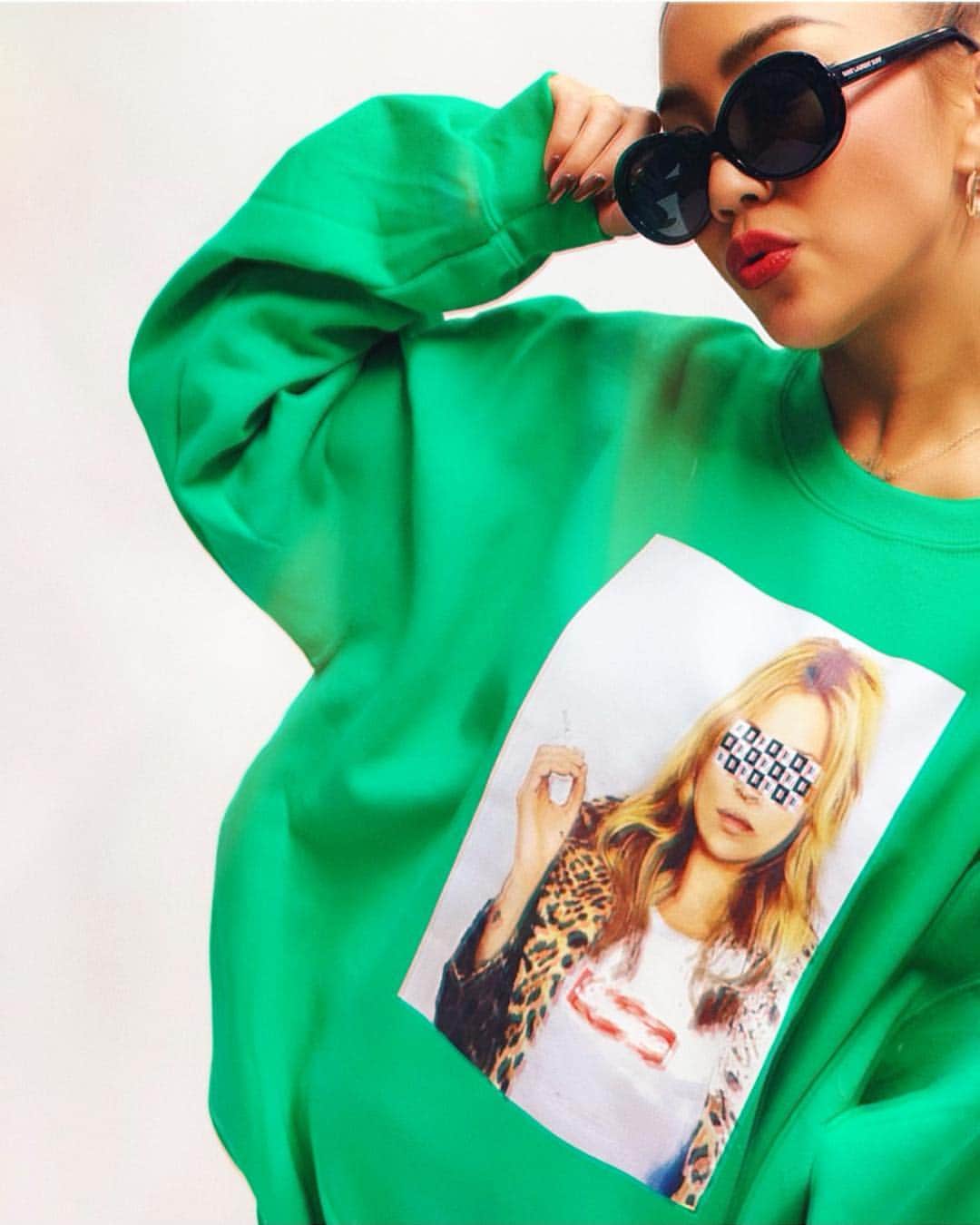 のインスタグラム：「🥦 @p.i_official #ss2k19 #pi_official #pi #newarrivals  #katemoss #crewneck #green #street #fashion #style #tokyo #ootd #streetfashion #streetstyle #kogenatsu #焦げNATSU #こげなつ」