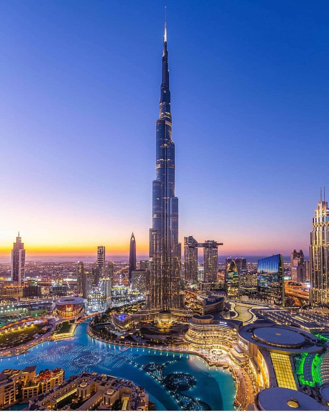 ドバイのインスタグラム：「Burj Khalifa, World’s tallest building #Dubai 📷:@steviekahn」