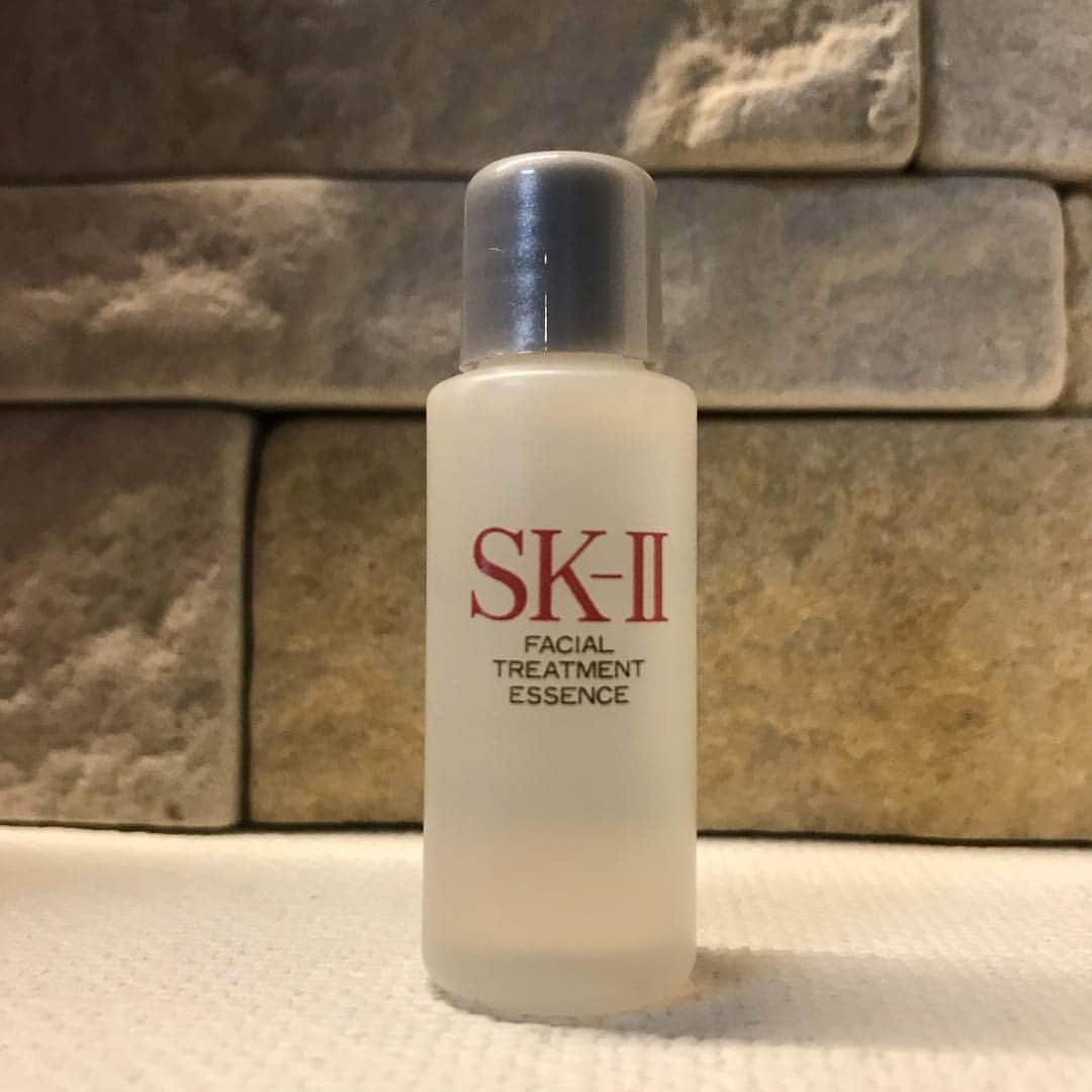 大西蘭さんのインスタグラム写真 - (大西蘭Instagram)「・ 六本木ヒルズでSK-IIのイベントが開かれていたので寄ってみました♬ ・ 肌チェック、化粧水や美容液のタッチアップをして、サンプルをもらいました🌸 ・ サンプルは2日分あるそうなので、SK-IIのピテラのパワーを感じられるといいな😆 ・ ・ #エスケーツー #化粧品サンプル #化粧品大好き #powerofpitera」4月27日 20時44分 - onishiran