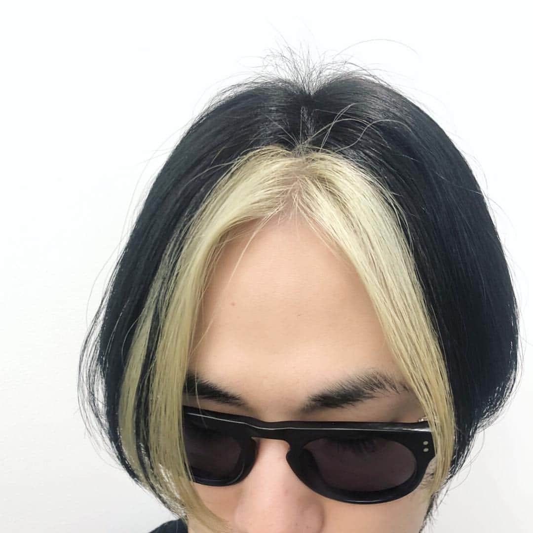 内田聡一郎さんのインスタグラム写真 内田聡一郎instagram ヒカルの碁からインスパイアした黒と金のツートンカラー 黒髪のトランクスヘアに生え際だけ金髪 アニメ ヒカルの碁 トランクスヘアー メンズカラー ツートンカラー コントラストカラー メンズヘア