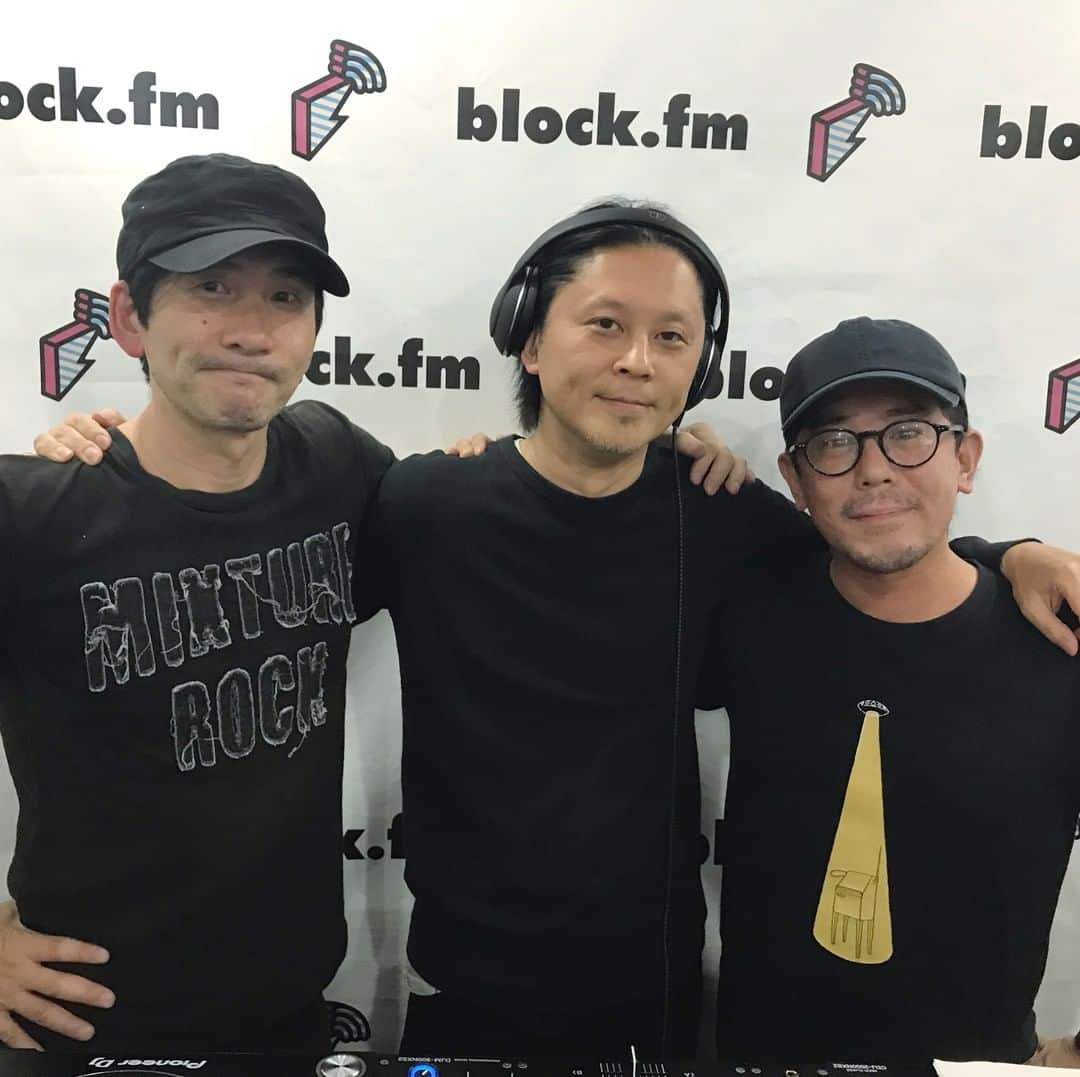 のインスタグラム：「radio REBOOTアーカイブ公開中📻⁣ “MASSIVE WEEK”特別企画⚡️KEN ISHIIさんをお招きしてテクノの歴史を探索👣⁣ KEN ISHIIさんとも関わりの深い黎明期のR&S Recordsを3人で紐解きます🤓⁣ #radio_REBOOT #REBOOT #qhey #takami #kenishii #randsrecords #techno #blockfm @qhey @djtakami @_kenishii_⁣ 番組ページ、アーカイブ視聴は Linkin.bio にて⁣」