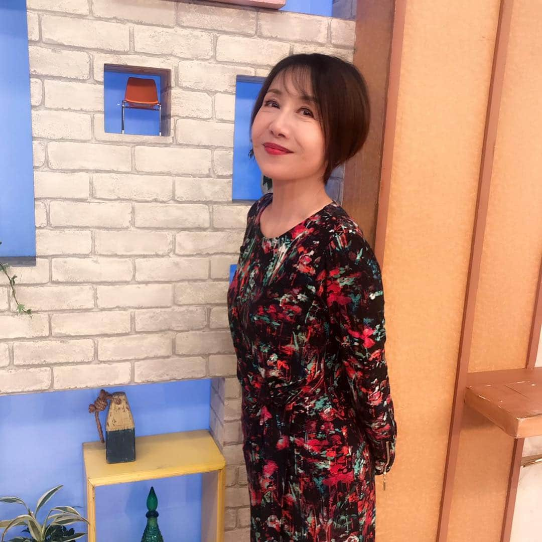 奈美悦子さんのインスタグラム写真 - (奈美悦子Instagram)「一日中スタジオ収録！長ーい一日！#福岡のスタジオ#長い１日#スタジオ#収録」4月27日 21時09分 - nami.etsuko