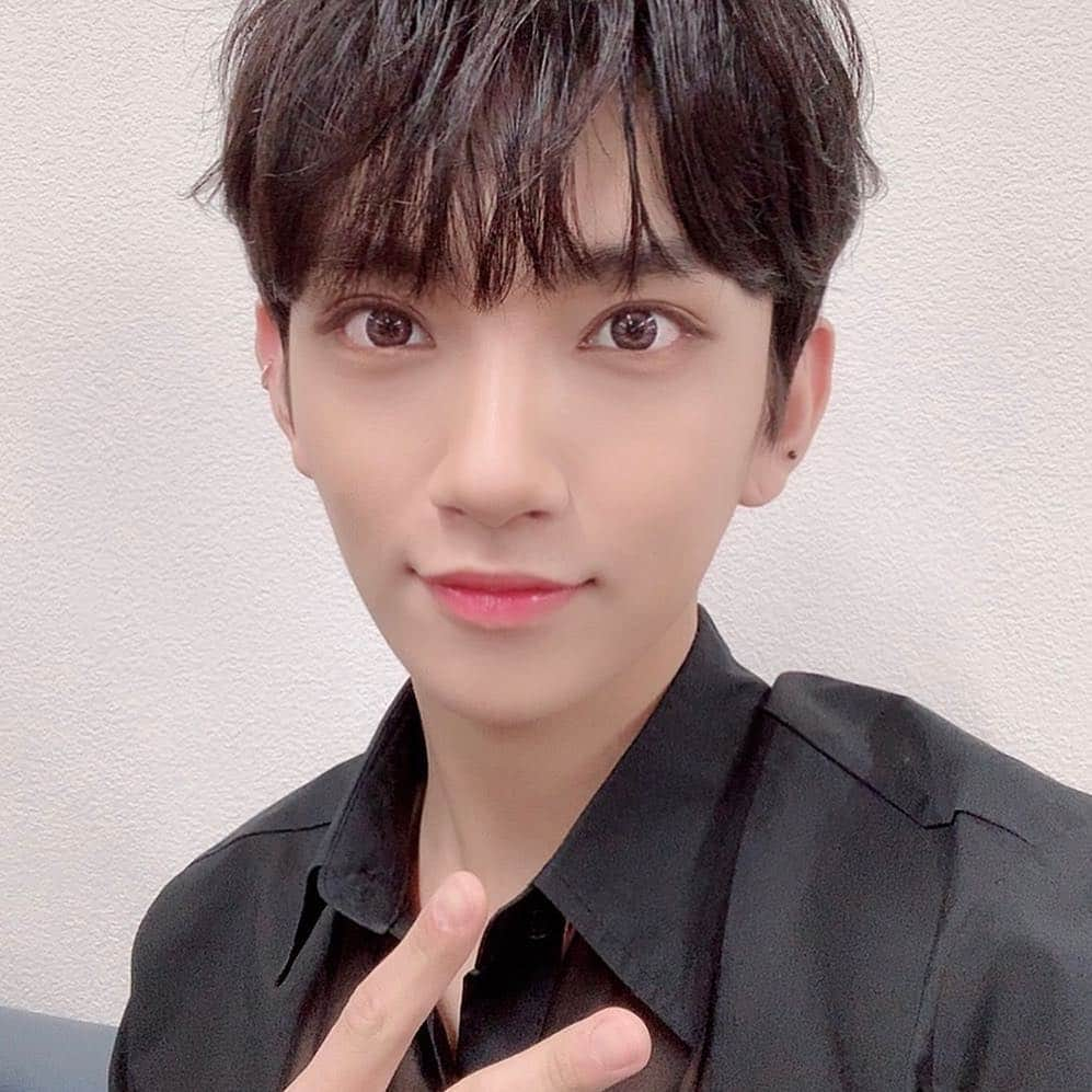 SEVENTEENさんのインスタグラム写真 - (SEVENTEENInstagram)「[17’S] 세븐틴 2019 HARU 행복한 시간이었습니다! また会いましょう〜❤️ #SCOUPS #JEONGHAN #JOSHUA」4月27日 21時29分 - saythename_17