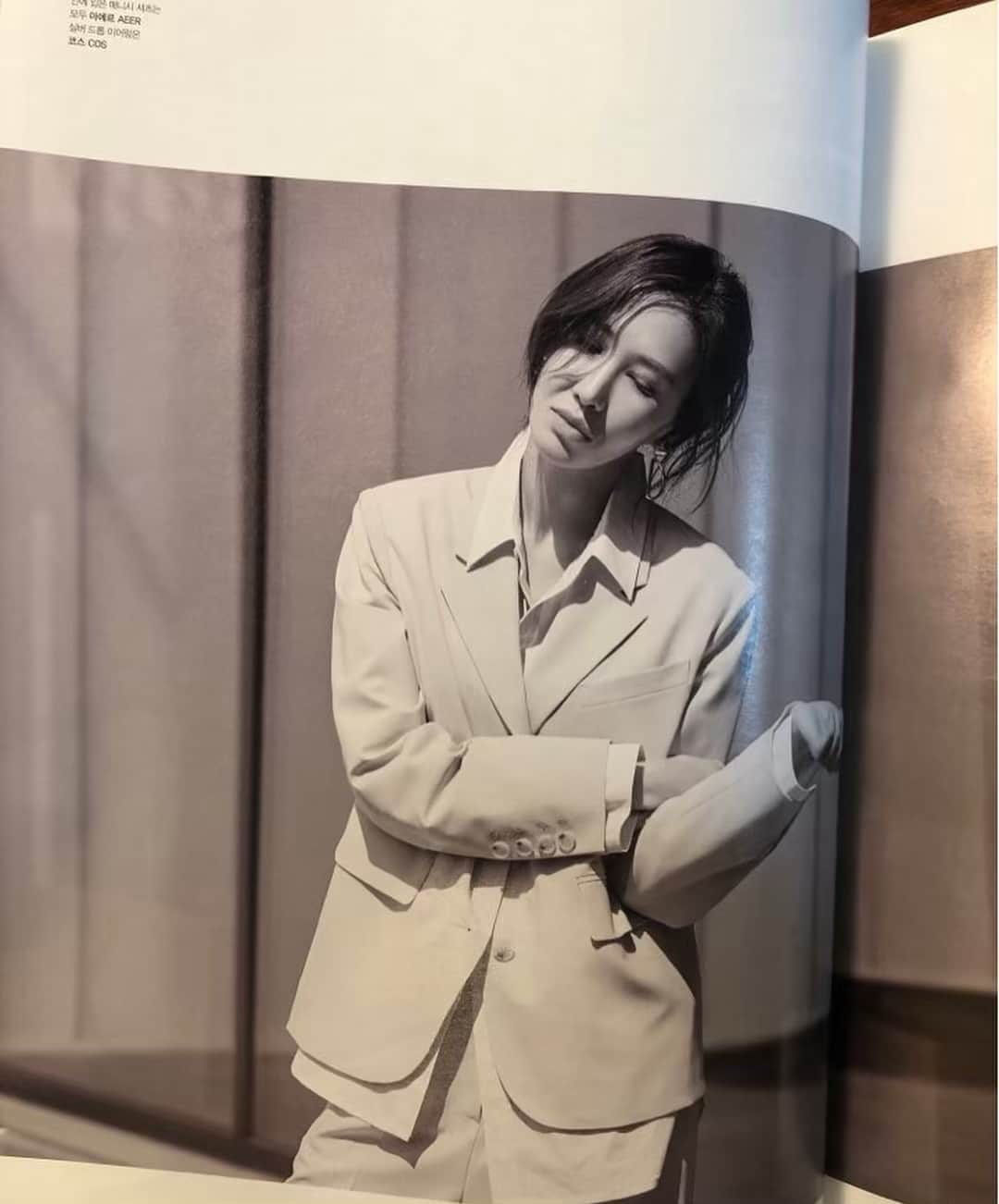 ユン・ヘジンさんのインスタグラム写真 - (ユン・ヘジンInstagram)「STYLER magazine 5월호도 많이 봐주세요~🤗 . 인터뷰중--- 윤혜진은 행복은 다가오는 것이 아니라 스스로 찾는것임을 본능적으로 알고있다. 그녀는 오랫동안 동경했던 꿈을 하나씩 하나씩 꺼내는 중이다... .  기사도 사진도 잘 써주셔서 너무 감사합니다🙏🏻👍🏻 #스타일러커버#주부생활 #스타일러바이주부생활 #styler 커버사진 눈 감고있...😴🙄 #윤혜진#인터뷰#화보  포토그래퍼 #신선혜 실장님 메이컵#전미연원장 @de_en1201 님 헤어#조영재실장님 감사합니다~」4月27日 21時23分 - hjballet80