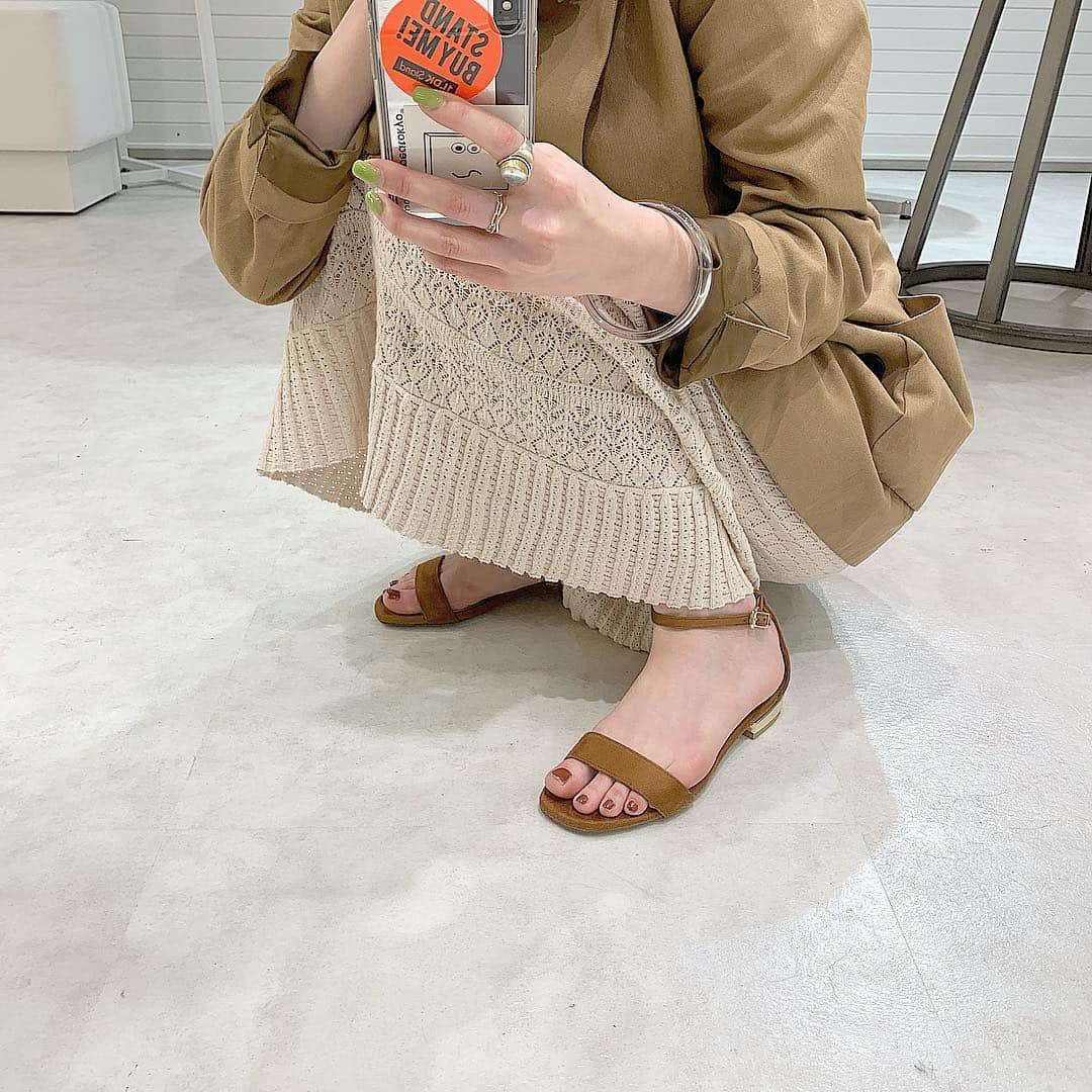 ukapiのインスタグラム：「. . . #new #サンダル ♡ 全店展開になったみたい🧸 即getしたよ〜🥺 . . #letalon#letalongrise#ルタロン #今日はなんばヘルプでした」