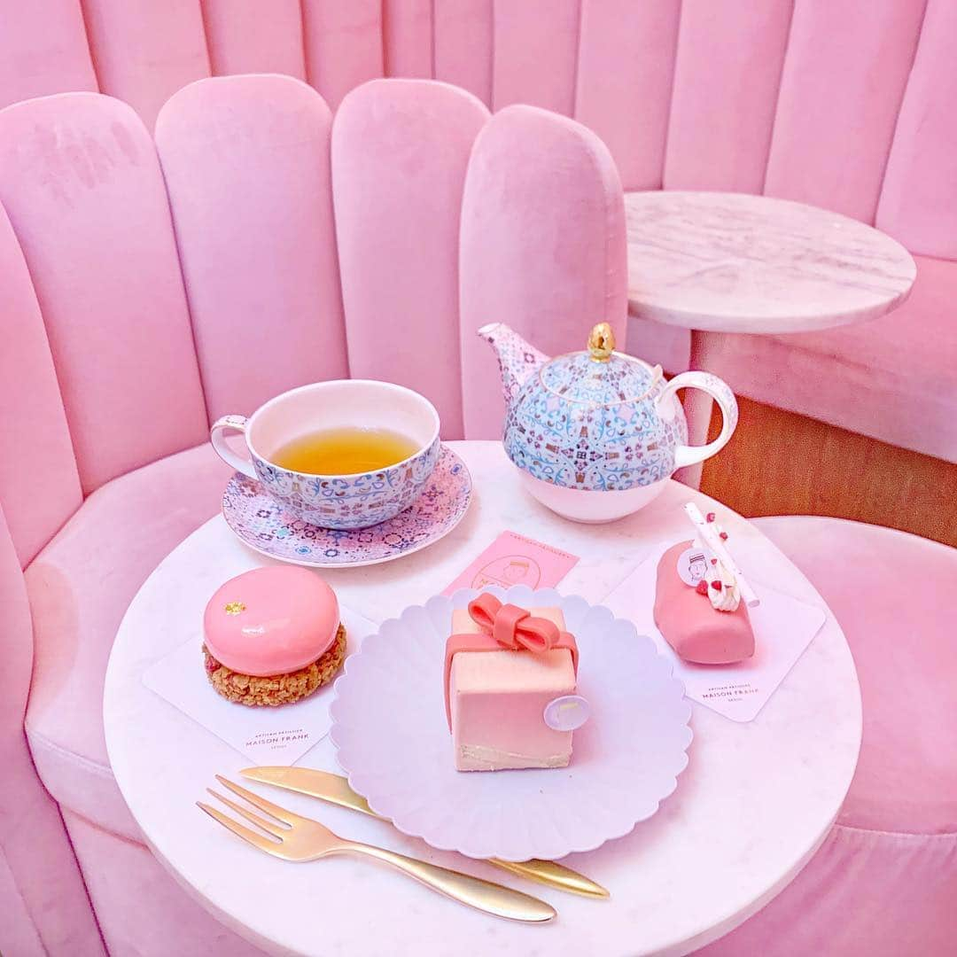 小沼瑞季さんのインスタグラム写真 - (小沼瑞季Instagram)「Maison FRANK in Seoul💕﻿ ﻿ ピンクルームが可愛すぎるカフェ☕️﻿ ケーキのクオリティもめちゃ高い🍰﻿ 可愛いし本当に全部美味しかった💕💕﻿ ﻿ ﻿ 昔イテウォンにあったFRANK'sっていう﻿ グランドブタペストホテル🏨がモチーフのカフェが﻿ 移転してこちらになったもよう💁‍♀️﻿ トゥッソム駅、ソウルの森駅が近いです😍﻿ ﻿ 【🌼住所🌼】﻿ 성동구 상원1길 5, 1층﻿ ﻿ ﻿ #메종프랭크 #maisonfrank #韓国カフェ#韓国#韓国旅行#ソウルの森カフェ#ソウルの森#聖水駅#cafestagram#성수동케이크 #뚝섬역케이크 #성수동까페 #뚝섬역까페 #서울숲까페 #성수동까페 #까페투어 #디저트까페 #신상까페 #까페스타그램 #성수동케잌 #성수동맛집#スイーツ部#カフェ部#カフェ巡り#みいきとらべる✈️ #みいきのカフェめぐり☕️🍰」4月27日 21時28分 - mizukikonuma