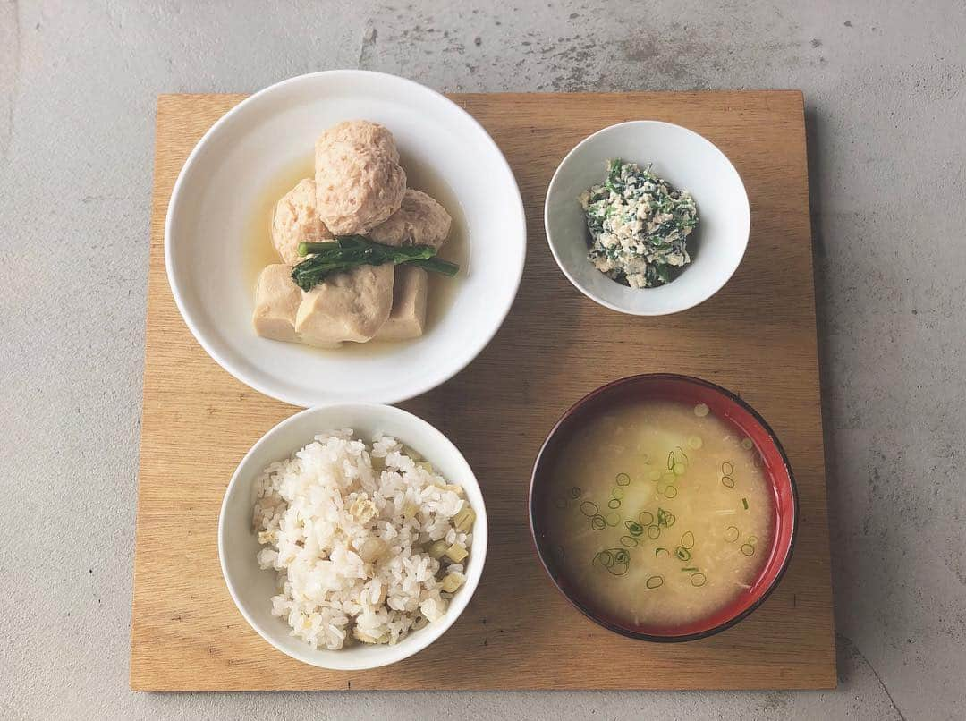 足立沙織さんのインスタグラム写真 - (足立沙織Instagram)「***﻿ 料理ひとつひとつがみんなを引き立たせてて﻿ 優しい味つけが身体中に染みました、、﻿ ﻿ また違う献立も食べたいし﻿ カレーの日も食べに行きたい🍛﻿ ﻿ 長く待ってでも食べてよかった☺︎﻿ ﻿ ﻿ ﻿ ﻿ ﻿ #しのぶめし#六本松#六本松カフェ#六本松ランチ#六本松グルメ福岡#福岡カフェ巡り#シンプルな暮らし  #いいね返し#福岡ランチ#お味噌汁#献立#ランチプレート#美味しいご飯#fukuoka#fukuokafood#fukuokacafe#ropponmatsu」4月27日 21時35分 - sao_ri_17