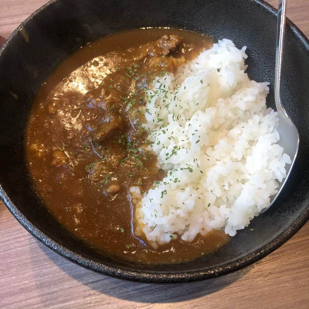 高木三四郎さんのインスタグラム写真 - (高木三四郎Instagram)「#愛媛 #松山 #出張 #食べたもの #和菜いたや #ハイボール #バー露口 #ステーキ #牛スジカレー #鯛めし #伊予柑ソフトクリームジャム添え  和菜 いたや 089-933-3002 愛媛県松山市一番町2-4-11 土居ビル　１Ｆ https://tabelog.com/ehime/A3801/A380101/38005851/  バー 露口 089-921-5364 愛媛県松山市二番町2-1-4  https://tabelog.com/ehime/A3801/A380101/38000358/  肉好きダイニング マスオ 089-909-5529 愛媛県松山市湊町3-9-1  https://tabelog.com/ehime/A3801/A380101/38011662/  鯛めし もとやま 089-948-4343 愛媛県松山市大街道3-2-37  https://tabelog.com/ehime/A3801/A380101/38012764/」4月27日 21時51分 - t346fire