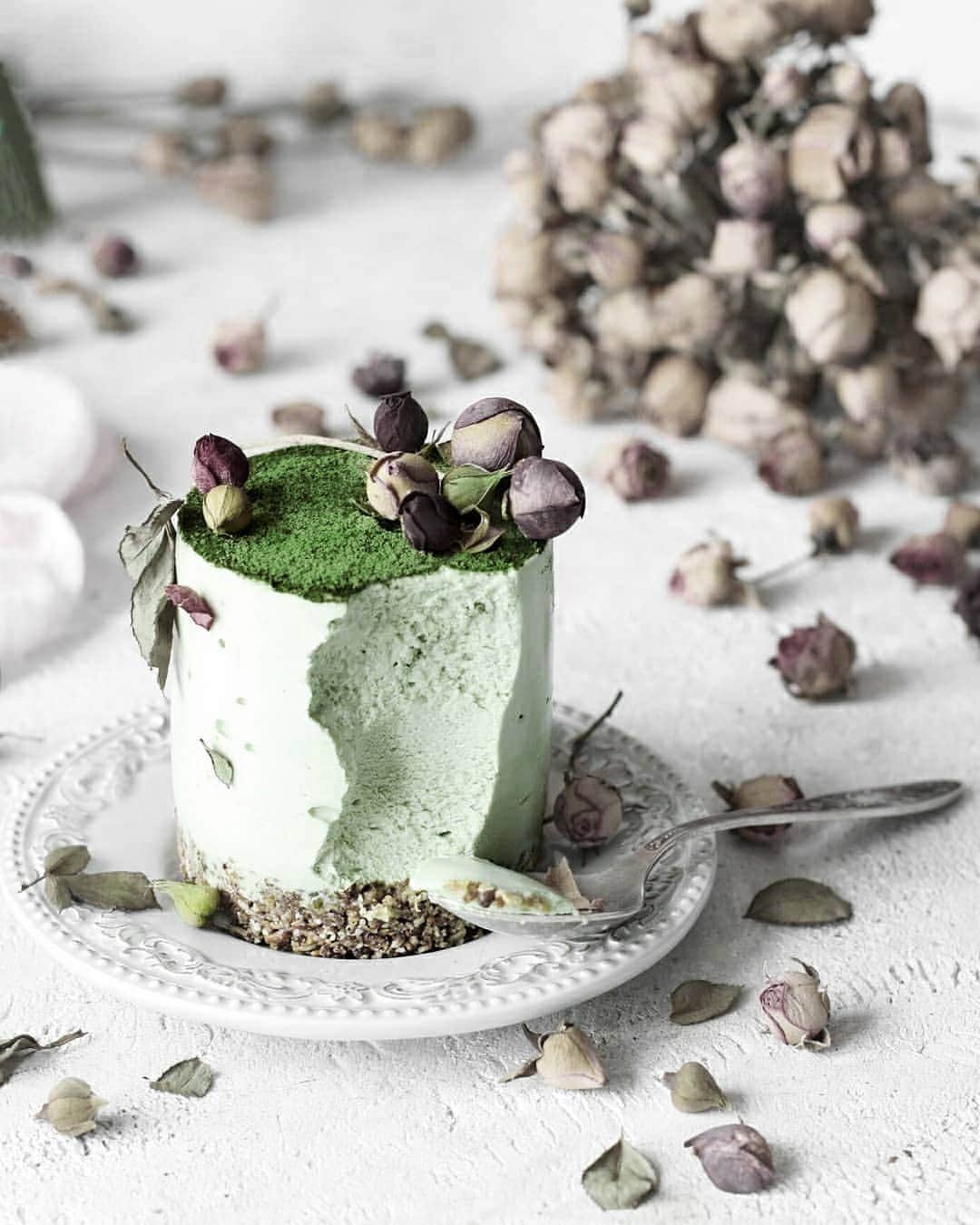 Matchæologist®さんのインスタグラム写真 - (Matchæologist®Instagram)「😍 Tag your #Matchaholic Mates who need to see this mouthwatering #NoBake #Matcha #Cheesecake! 🍰 We’re drooling over it! 💚 The silky smooth, melt-in-the-mouth texture of the cheesecake combined with the earthy flavour of matcha 🍃, makes a perfect combination for a drool-worthy dessert! 🙏 (📷: @innafreska) . Did you know that adding matcha 🍃to your favourite recipes can not only make them even more delicious, but also make them healthier?! 🙊💚 🍵 Check out our Midori™ Culinary Matcha — a perfect matcha grade for all your matcha dessert inspirations! . What's your most recent favourite #MatchaCreation? 🤗 Keep us posted by tagging @Matchaeologist 🙌 . To find out more about our splendid range of artisanal matcha, 🌱 visit Matchaeologist.com . Matchæologist® #Matchaeologist Matchaeologist.com」4月27日 21時59分 - matchaeologist
