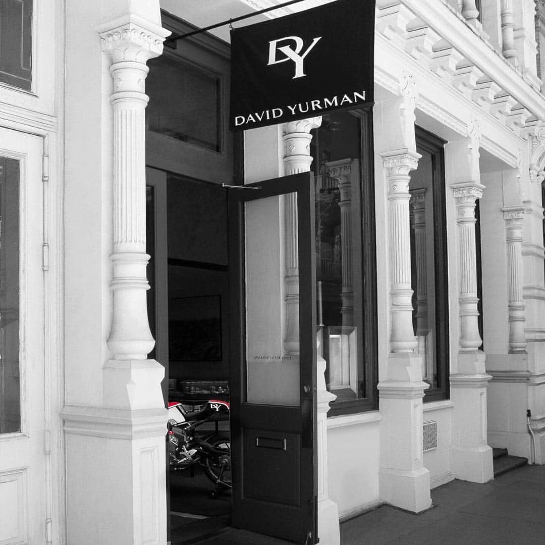 デビッドヤーマンのインスタグラム：「Local color. • Discover the bright new additions to our Soho boutique, including the bespoke #DavidYurman Forged Carbon motorcycle. Our latest in-store experience is only at 114 Prince Street for a limited time. • #DavidYurman #MVAugusta #Motorcycle #soho」