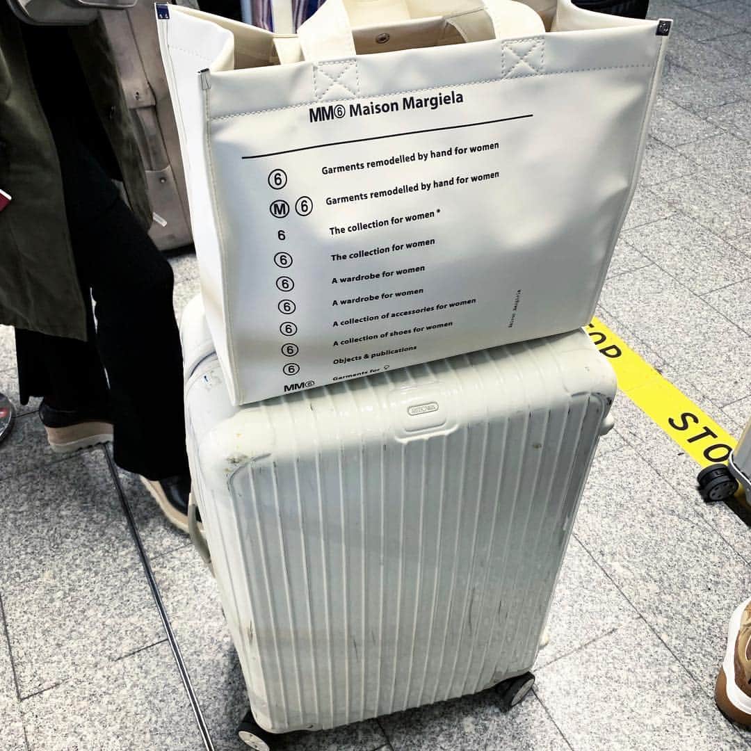 信近エリのインスタグラム：「.﻿ 旅行に持っていく洋服の量や着まわしについて、ご質問頂いていたので、﻿ Blogにまとめました💁‍♀️﻿ ﻿ プロフィールリンクから覗いてみてください♡﻿ ﻿ Link in bio.﻿ ﻿」