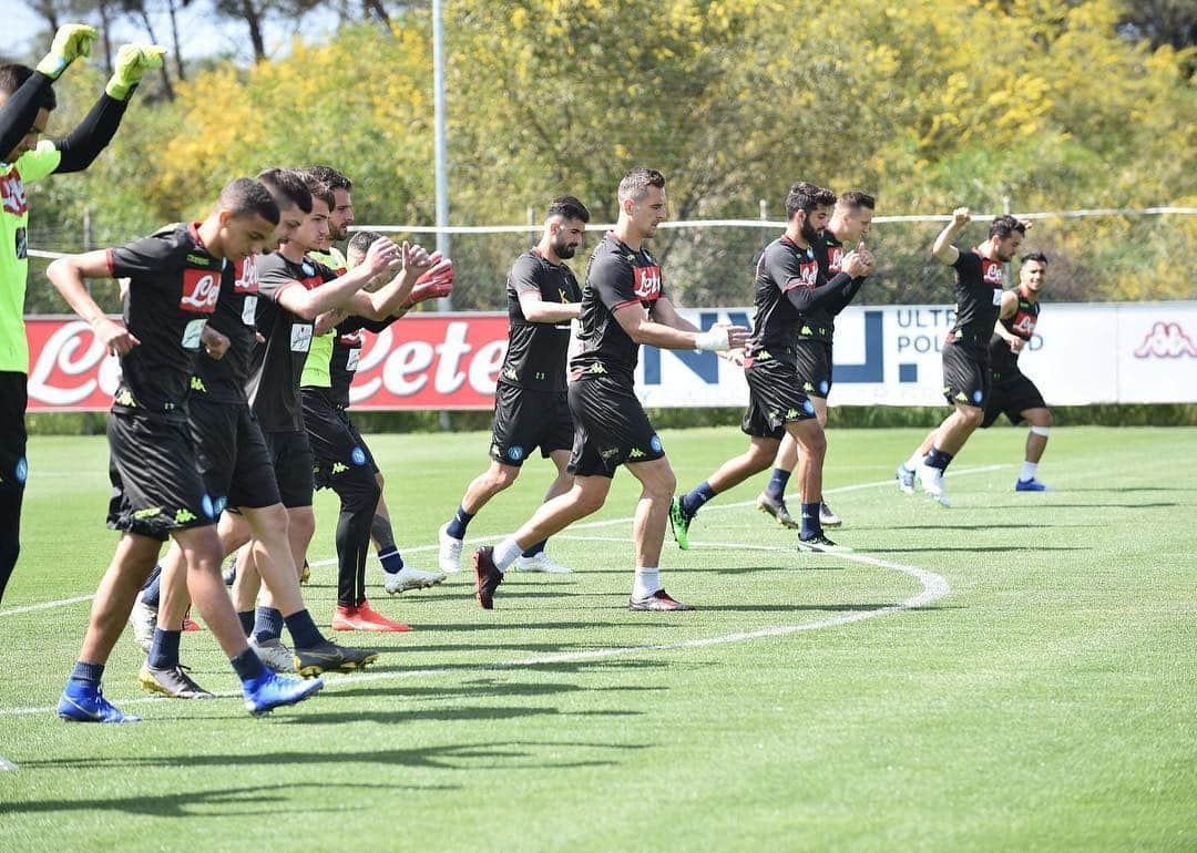 SSCナポリさんのインスタグラム写真 - (SSCナポリInstagram)「🏃🏻‍♂️#WorkOut 💪🏻 Welcome back @raulalbiol33! 💙 #ForzaNapoliSempre」4月27日 22時05分 - officialsscnapoli