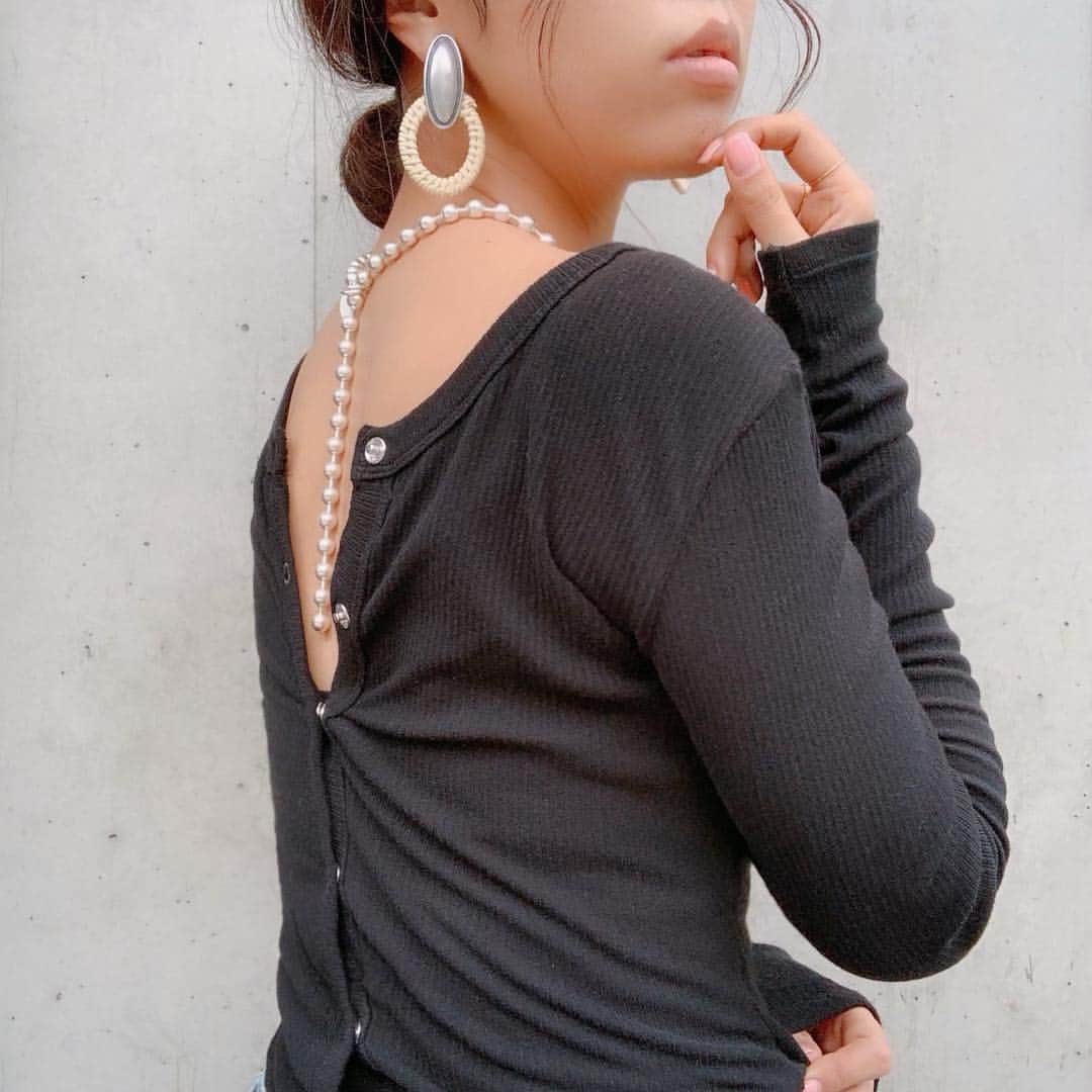 Sayakaのインスタグラム：「* New in✨✨ 最近お気に入りでよく着けているセット❤︎ イヤリングは2wayで、 ネックレスも何通りも着け方を楽しめるのが嬉しい☺️💓 . . .  #instafashion #accessories #seadsmara #earrings #necklace #silvernecklace #silver #sayakas_favorite  #アクセサリー #イヤリング #ネックレス #シルバー #シーズマーラ」