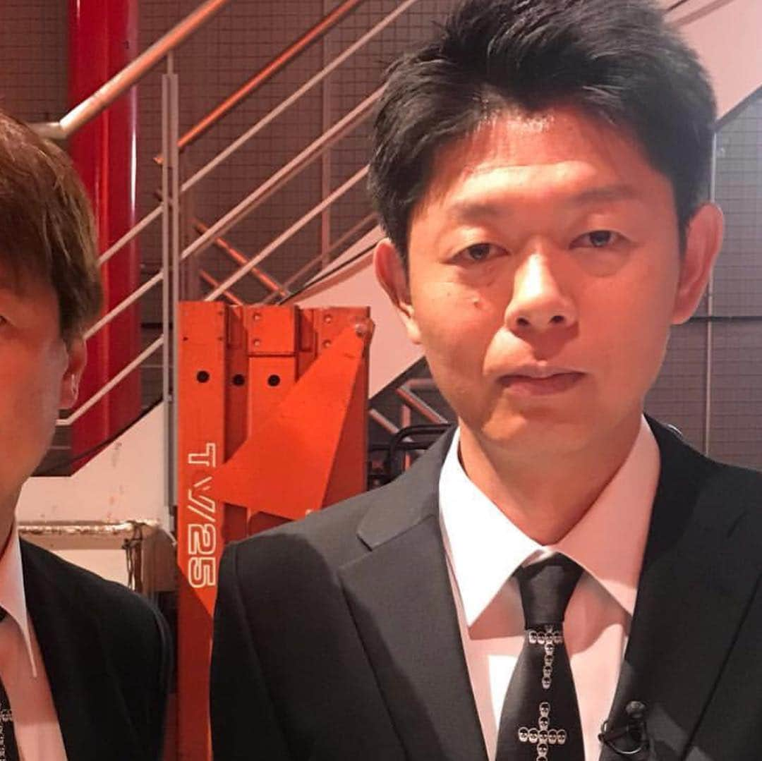 土肥ポン太さんのインスタグラム写真 - (土肥ポン太Instagram)「＜告知が３つほどあります。＞ ・ポン太とロッシーが乾杯トーク＠ポストよしもと 【日程】4月30日（火） 【タイトル】ポスのみ！～ポン太とロッシーが乾杯トーク～ 【時間】 18:30開場　19:00開演 【料金】前売1,200円　当日1,500円 【出演者】土肥ポン太、野性爆弾・ロッシー ・4月28日、5月1日とロハスフェスタに参加します❗️緑の服で来ているので、声かけて下さい❗️ ・4月25日 私が進行役をしている「ビジネスに成功する運気の上げ方」 https://wa-ke-up.jp/  #野性爆弾ロッシー #土肥ポン太 #ロハスフェスタ #ウェイクアップ」4月27日 22時10分 - dohi_ponta