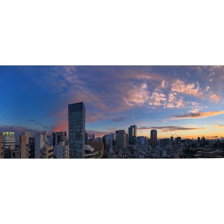 宍戸開さんのインスタグラム写真 - (宍戸開Instagram)「ここからたった数分で空が変わってゆく…。 ③ #panorama #cinema #scope 1:2.85」4月27日 22時11分 - kaishishido