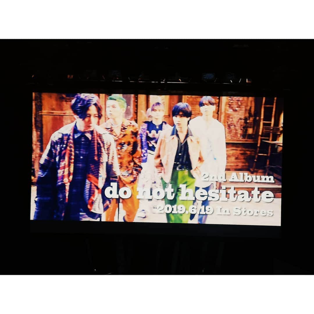 のインスタグラム：「﻿ FlowBackはどんどん強く、﻿ そしてエモくなる－－。﻿ ﻿ 聴衆がいる限り、﻿ 全力で自分たちの音楽を﻿ 届けようとする。﻿ ﻿ それを喜びだと本人たちが﻿ 再認識したと同時に、﻿ だからこそ！ と決意をあらたに﻿ 情熱をそそぐ彼らを目の当たりにし﻿ 頼もしさを感じました。﻿ ﻿ 得るものが多かったツアーの後が﻿ 本当の勝負。﻿ 彼らのこれからに期待！[ジャガー]﻿ ﻿ #FlowBack﻿(@flowback_insta) #MASAHARU﻿(@flowback_masaharu ) #TATSUKI﻿(@flowback_tatsuki ) #MARK﻿(@flowback_mark ) #REIJI﻿(@flowback_reiji ) #JUDAI(@flowback_judai )」