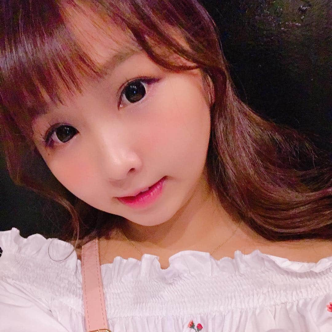 岩村捺未さんのインスタグラム写真 - (岩村捺未Instagram)「‪みんなぁ元prediaのゆづか姉さんが結婚だってよーん！！ ‪わしは、部屋片付けてくれて、パチンコスロット１日中行っても怒らなくて、毎日朝までのんでも怒らなくて、ゲーム一緒にしてくれて、たまに一緒にお酒飲んでくれて、怒らなくて、絶対怒らなくて、遅刻しても怒らなくて、ご飯作ってくれて、かわいいねって毎日言ってくれて、‬ラインの返信遅くても大丈夫で、わしが寂しい時に一緒にいてくれて、わしの写真いっぱい撮ってくれて、自撮りも実物もかわいいねって言ってくれる彼ぴっぴがほしーーなーー！！！！！ #林弓束 さん#ご結婚おめでとうございます #わしはこんな人が現れてくれるのを待ちます #彼氏 #募集中 #当てはまる人いる？」4月27日 22時17分 - iwamuranachu