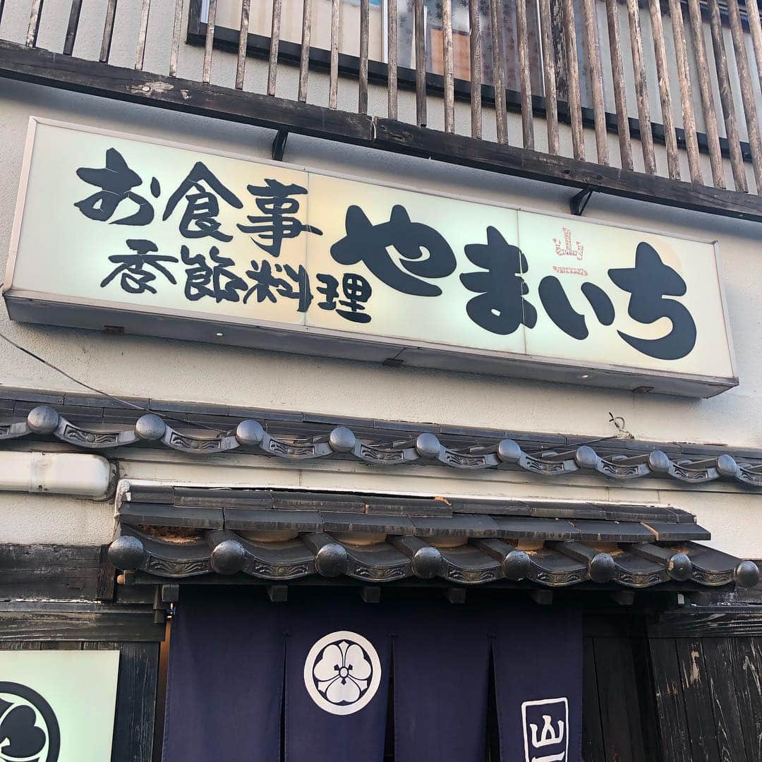 望月理恵さんのインスタグラム写真 - (望月理恵Instagram)「島根県 松江市のお店 「やまいち」 何食べても美味しいんです。 まだまだ食べたかったです！ 胃袋もっとほしい〜〜 1.サルボウガイ(赤貝)隣はうなぎ 2.白魚の天ぷら 3.シメサバ(激うま) 4.肉豆腐(奥に見えるお腹w) 5.しじみ汁 あと、たくさんあります。 おでんも行ったら必ず 食べてほしいです。 #美味しいもの#島根 #やまいち#ご馳走様でした！」4月27日 22時17分 - mochiee28