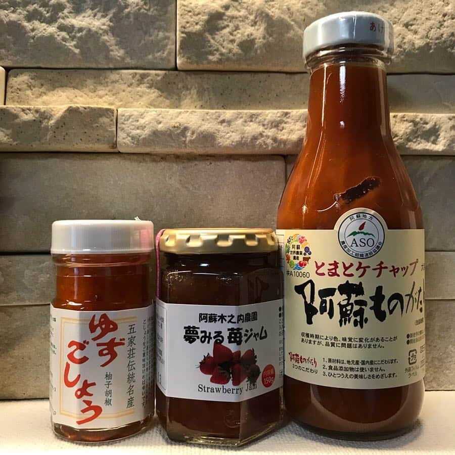 大西蘭さんのインスタグラム写真 - (大西蘭Instagram)「・ 熊本の美味しいものが届きました😋 ・ Instagram熊本県観光公式アカウント【もっと、もーっと！くまもっと。フォロー＆いいね！キャンペーン！】で【くまもとの赤セット（4,000円セット）】に当選しました😆 ・ どれも気になる🥺 食べるのが楽しみです💕 ・ ・ #トマトケチャップ #阿蘇ものがたり #阿蘇木之内農園 #夢みる苺ジャム #五家荘伝統名産 #柚子胡椒 #ゆずこしょう #熊本和牛  #あか牛のしぐれ煮 #熊本上乃裏 #トコシエバル #熊本赤のスープカレー #本場仕込 #きくちからし高菜 #菊池からし高菜 ##阿蘇健康農園 #トマトで作った赤のパスタ #asohealthfarm #tomatopasta #トマトパスタ  @kumamotto.official」4月27日 22時19分 - onishiran