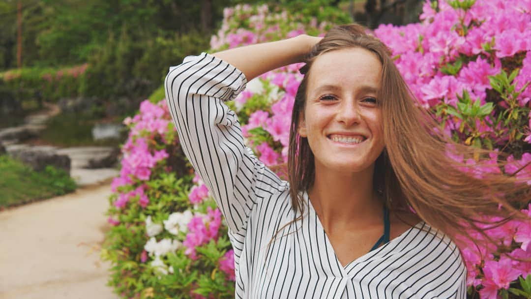 Justyna SAGANIAKさんのインスタグラム写真 - (Justyna SAGANIAKInstagram)「Uśmiech ściąga każdą maskę 🌸  Smile takes every mask down  #japan #flowers #kochi #kochi #smile #girl #trackandfield #tracknation」4月27日 22時20分 - saganiak