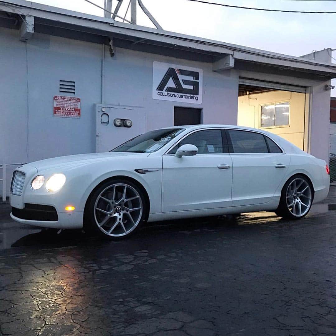 CarsWithoutLimitsさんのインスタグラム写真 - (CarsWithoutLimitsInstagram)「Wraith or Flying Spur ?? Check out @_ag_inc #AGinc」4月27日 22時35分 - carswithoutlimits