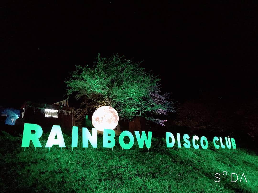 藤本真由さんのインスタグラム写真 - (藤本真由Instagram)「@rainbowdiscoclub 🎶❤️ 今年もお仕事で伊豆へ(^o^)/✨ 豪雨にうたれ、寒すぎて震えた🤣でも、そのあと虹🌈がみえた😍さすが、レインボーディスコ🕺自然の中で音楽聴いて笑って💓  明日はいいお天気になりますように❤️ #rainbowdiscoclub #伊豆 #フェス #GW #SMOOTHVIP」4月27日 22時37分 - mayusuke25