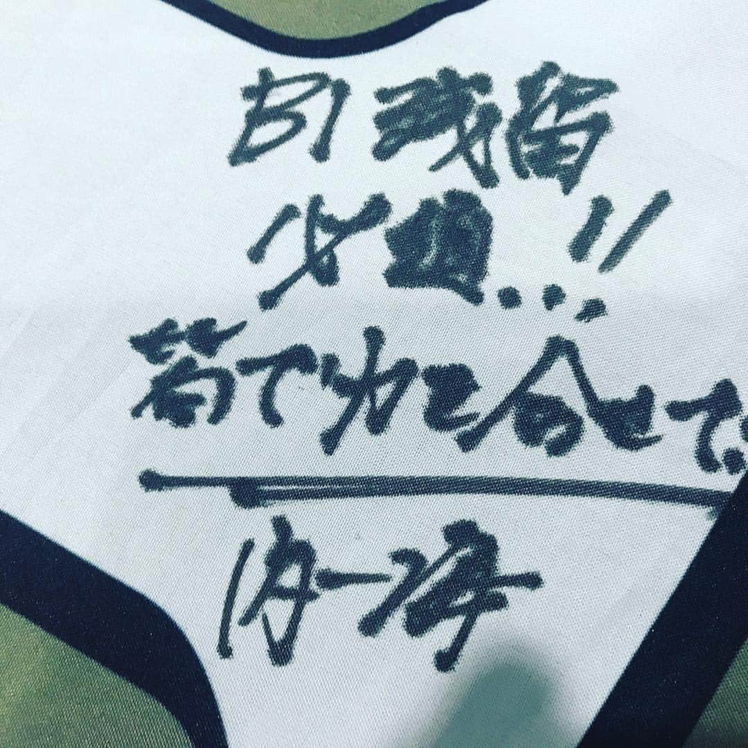 中村剛大さんのインスタグラム写真 - (中村剛大Instagram)「【祝B1残留！】 有言実行のキャプテン、 そしてシーズン途中からの難しい舵取りを任され、心労も多かったであろう内海HCの試合直後の涙。 選手の皆さんが何よりもほっとしたと思うけれど、私たちファンも最後までチームを信じてきて、最後に報われた一日でした。今季本当にお疲れ様でした。  #Bリーグ #レバンガ #レバンガ北海道 #1部残留 #多嶋朝飛選手 #内海HC」4月27日 22時42分 - gotan1207