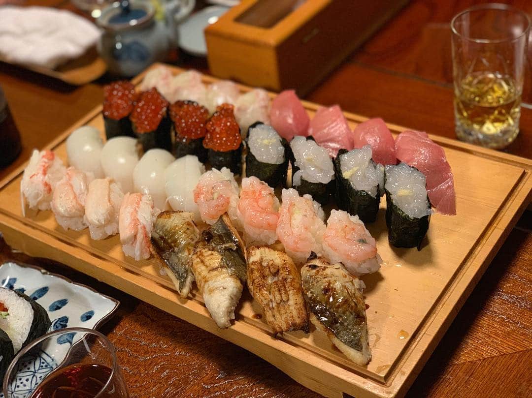 中村優さんのインスタグラム写真 - (中村優Instagram)「富山県魚津市に来ています。 明日は魚津しんきろうマラソンにゲストランナーとして参加しますよ！ 今日はランニングクリニックからの前夜祭。美味しい日本酒と魚をいただきました。白えびも食べられて幸せ🦐 村椿市長にもらった魚津市のゆるキャラ・ミラたんのぬいぐるみと、日本酒「袋吊」🍶 明日は2kmと10kmを走りますよー❤️ #富山#魚津市#ミラたん#しんきろう#魚津しんきろうマラソン」4月27日 22時50分 - nkmr_yu