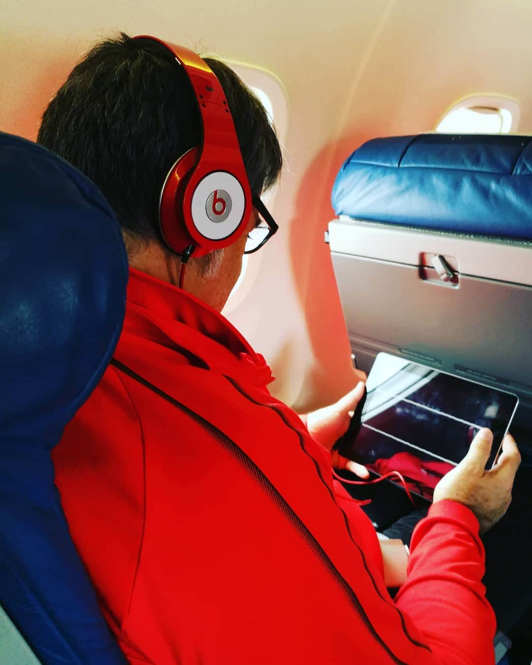 SDエイバルさんのインスタグラム写真 - (SDエイバルInstagram)「Rumbo a Valencia de la mano de @viajespremier.class Goazen! 🛫 #ValenciaEibar」4月27日 23時05分 - sdeibar