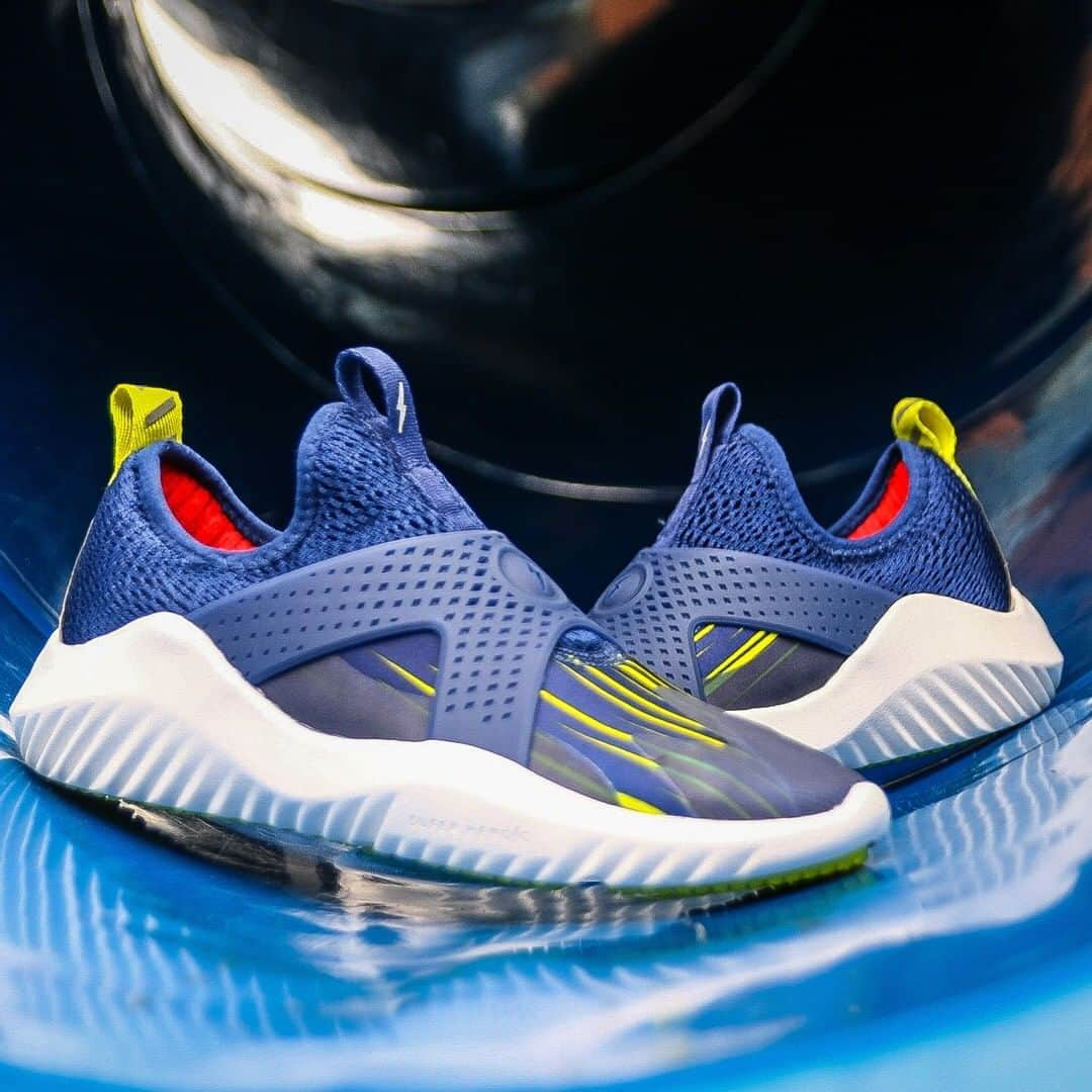 Foot Lockerさんのインスタグラム写真 - (Foot LockerInstagram)「Built for Play ⚡️ Super Heroic TMBLR v2.0 "Phase Five" Available Now at @KidsFootLocker」4月27日 23時00分 - footlocker