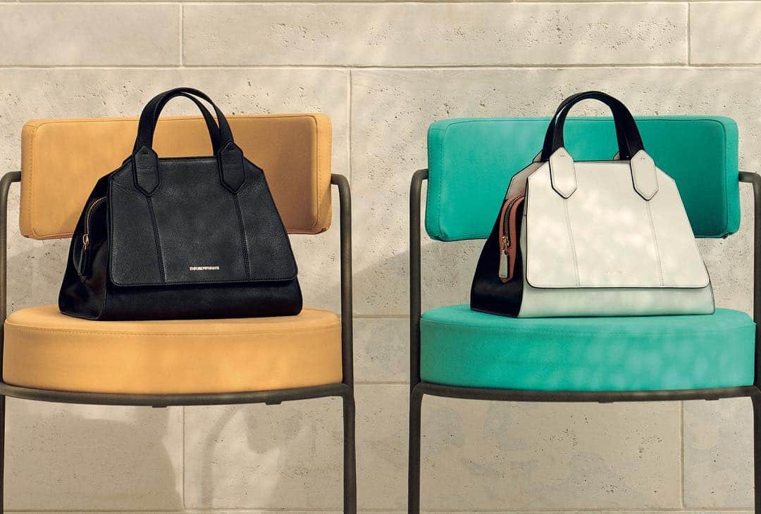 Armani Officialさんのインスタグラム写真 - (Armani OfficialInstagram)「A girl can never have enough handbags. Totes and top handles that go from week day to weekend #EmporioArmani」4月27日 23時07分 - emporioarmani