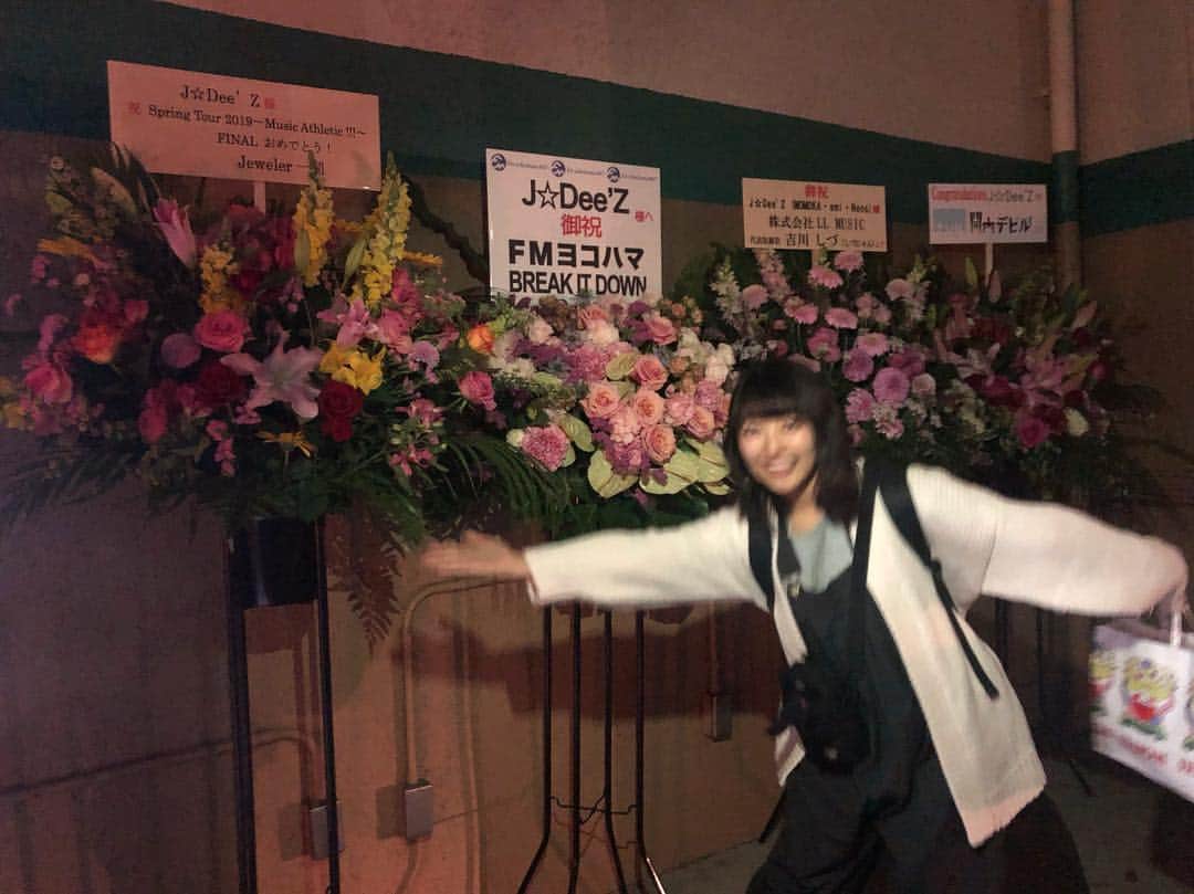 野乃さんのインスタグラム写真 - (野乃Instagram)「お花たくさん🌼 ありがとうございます😊😊 気持ち高まってブレちゃった(笑) ・ ででん！！ 2枚目、なんの曲のどの部分踊ってるでしょ〜〜う！！！わかるかな？笑 #今日のnono」4月27日 23時23分 - nonono_onaka