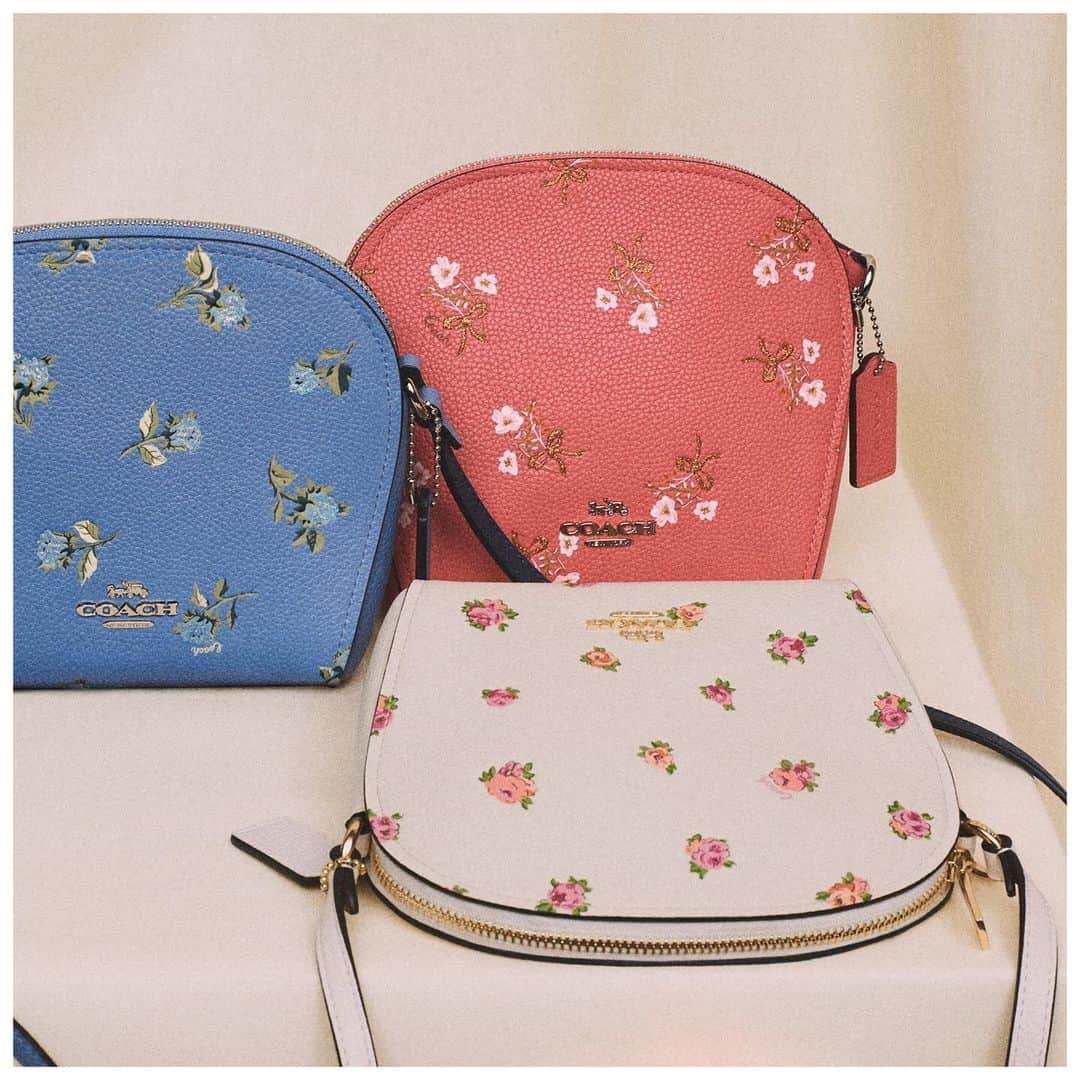 コーチさんのインスタグラム写真 - (コーチInstagram)「Petal pushers. Our Farrow Crossbody, three ways. Which color do you prefer? #MothersDay #CoachNY」4月27日 23時15分 - coach