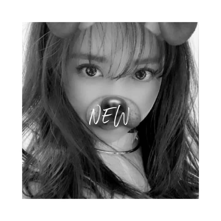 塚本いづみのインスタグラム：「. 飽き性の極みのダブルバング♥︎ 何年ぶりかの前髪お久しぶり 来週にはかきあげてるであろう🧸」