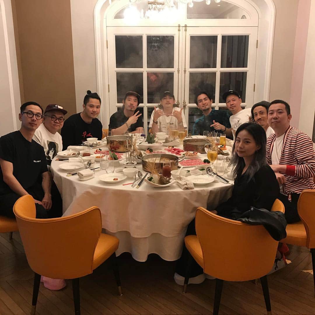 窪塚洋介さんのインスタグラム写真 - (窪塚洋介Instagram)「I'm having great time in 上海!!! Good friends. Good foods. Good original sneakers. (Long long time no see Sam Lee)」4月27日 23時23分 - yosuke_kubozuka