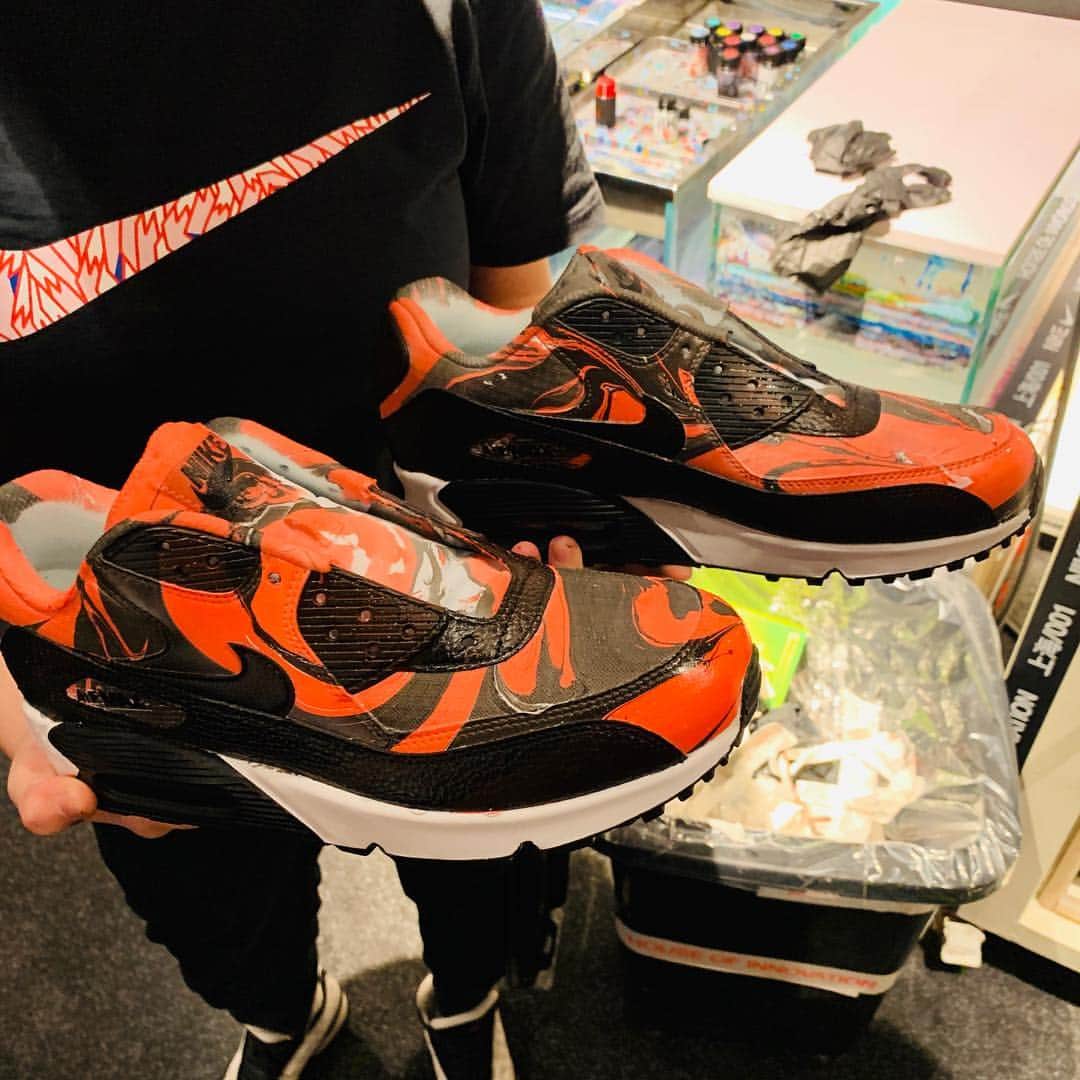 窪塚洋介さんのインスタグラム写真 - (窪塚洋介Instagram)「I'm having great time in 上海!!! Good friends. Good foods. Good original sneakers. (Long long time no see Sam Lee)」4月27日 23時23分 - yosuke_kubozuka