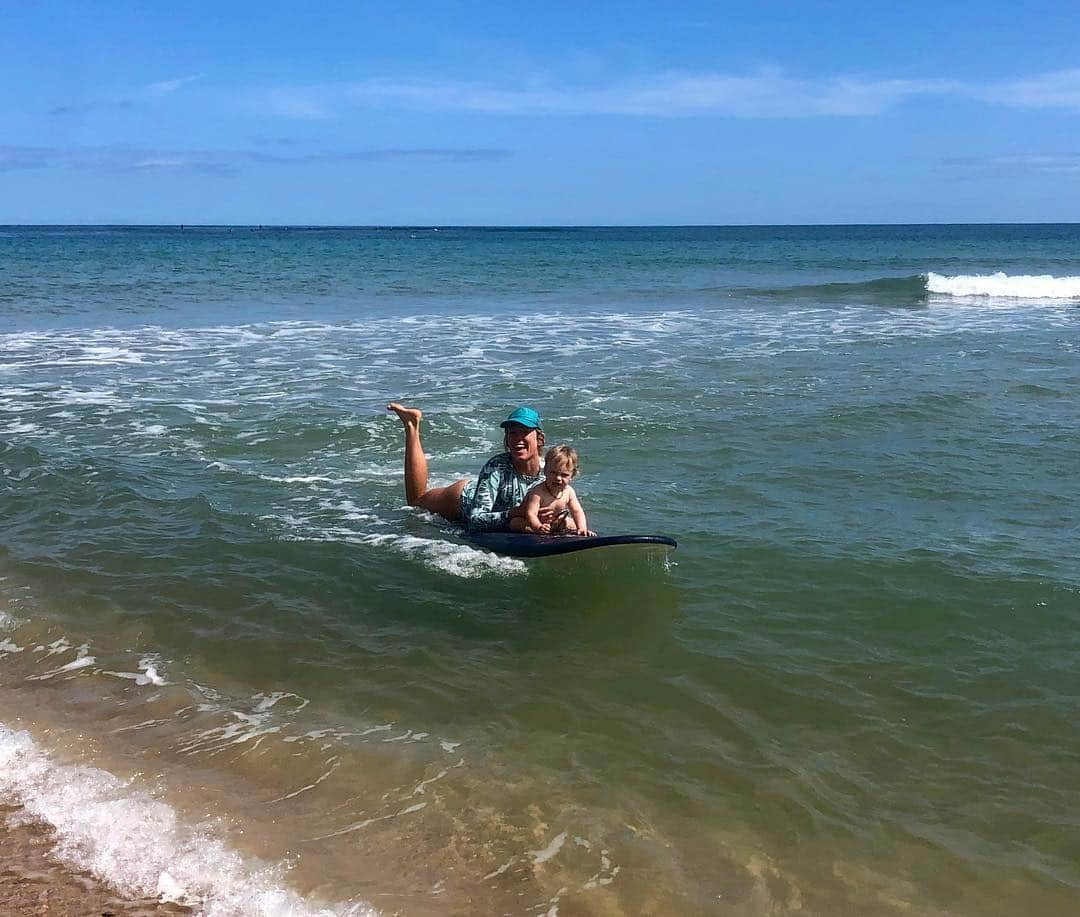 Bethany Hamiltonさんのインスタグラム写真 - (Bethany HamiltonInstagram)「Fighting jet lag with sunshine and ocean!!! 🌊☀️😆」4月28日 10時27分 - bethanyhamilton