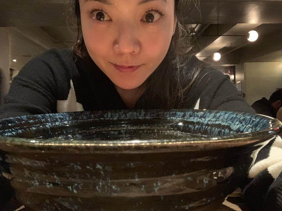 和央ようかさんのインスタグラム写真 - (和央ようかInstagram)「Back in NY🍎having curry udon noodle🍜  #bigservingudonnoodles🍜🤣 #curryudonnoodles 🍜 #takakonystylin🍎  #nyc🍎 #帰ってきてから #ばたばたしていたけど #用事がてら #おひとりさま #麺はもちろん大盛り 🤣😅😖🍜 #写真で見るよりかなり の量🤣😅 #食(ショクと読んでね)ってどうやったら細くなるのやら😅」4月28日 10時31分 - yokawao0215