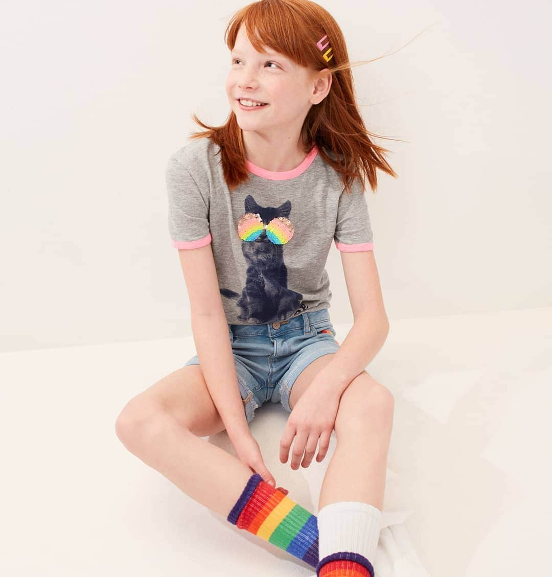 GapKids_jpさんのインスタグラム写真 - (GapKids_jpInstagram)「グラフィックTシャツのデザインにもレインボーカラーが。🌈 #GapRainbowWeek 期間中は、アイテムも店内もレインボーカラーが溢れて気分もワクワクしてきちゃう♡」4月28日 9時01分 - gapkids_jp